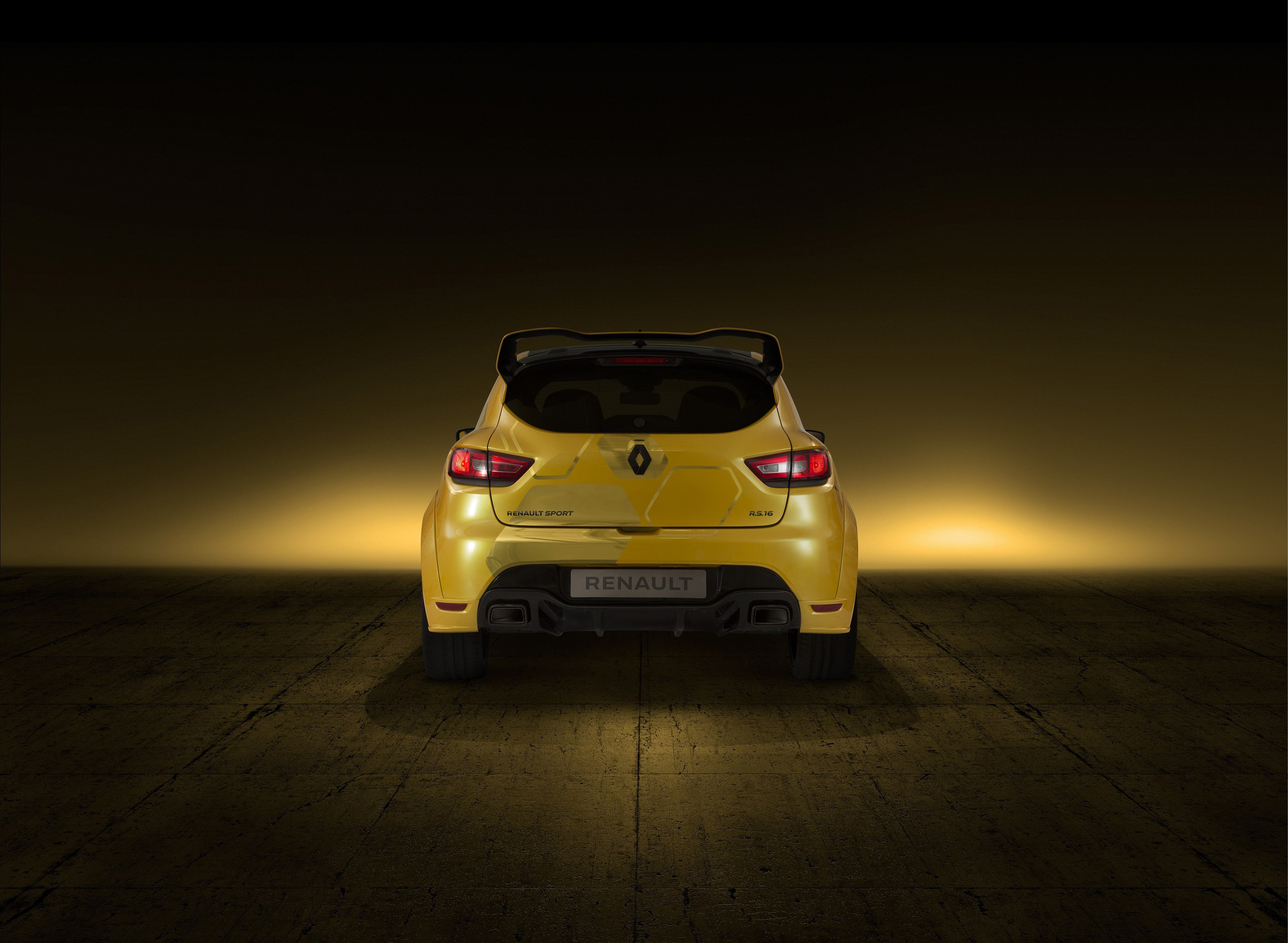 Clio RS Özel Bir Versiyonla Karşımızda