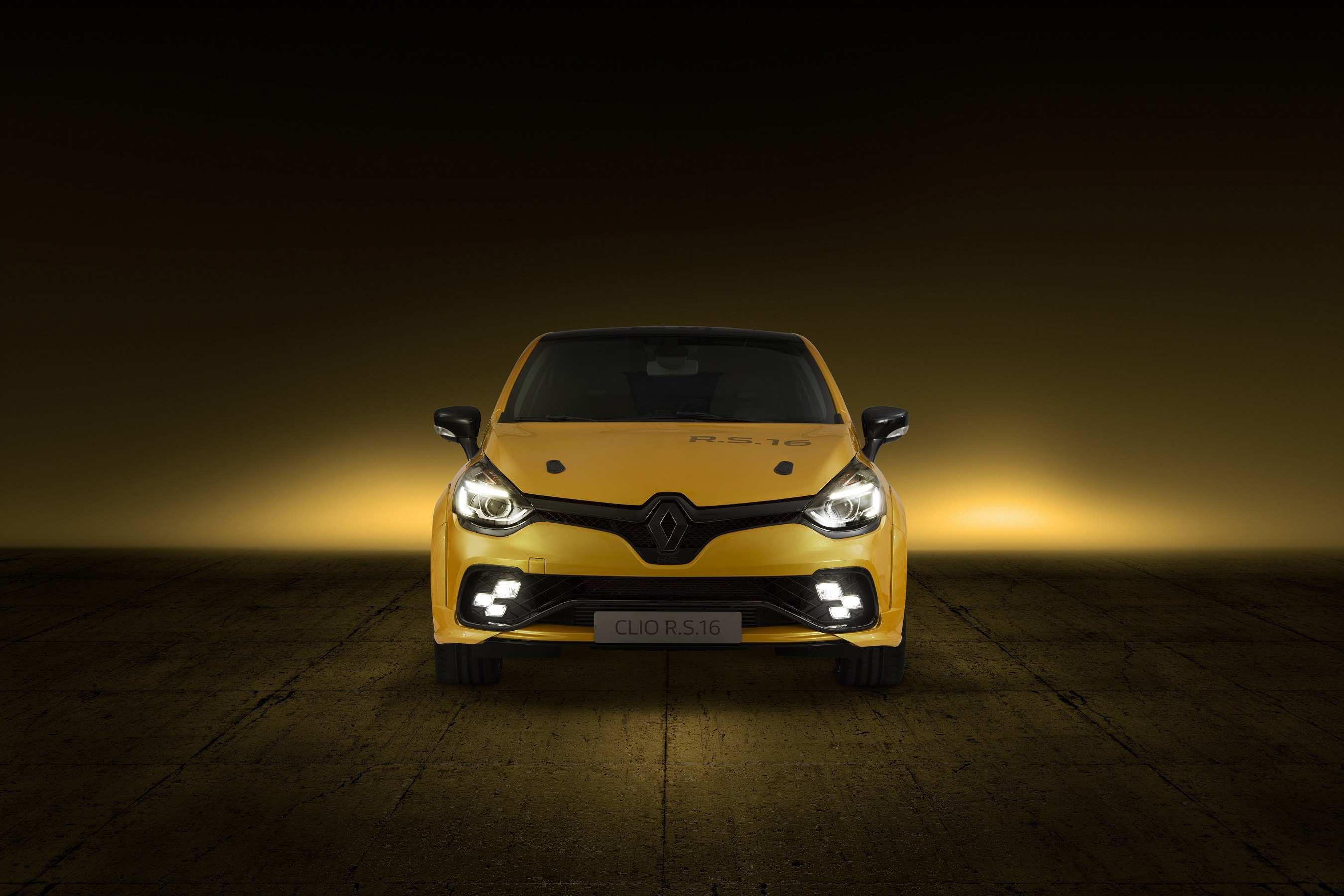 Clio RS Özel Bir Versiyonla Karşımızda