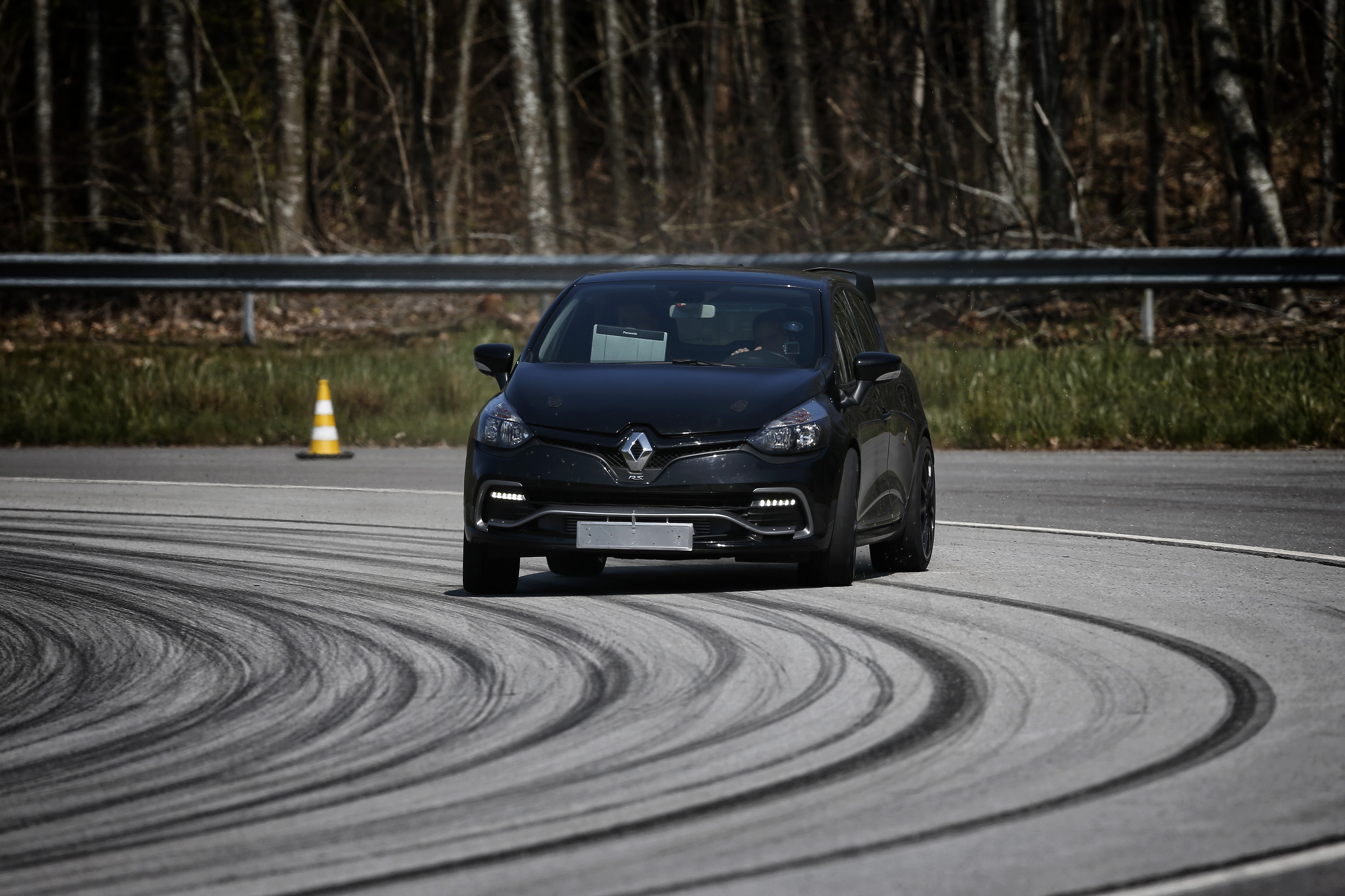 Clio RS Özel Bir Versiyonla Karşımızda