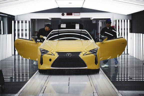 Lexus'un Süper Coupe'si LC'nin üretimi başladı