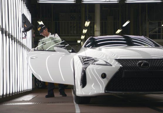 Lexus'un Süper Coupe'si LC'nin üretimi başladı
