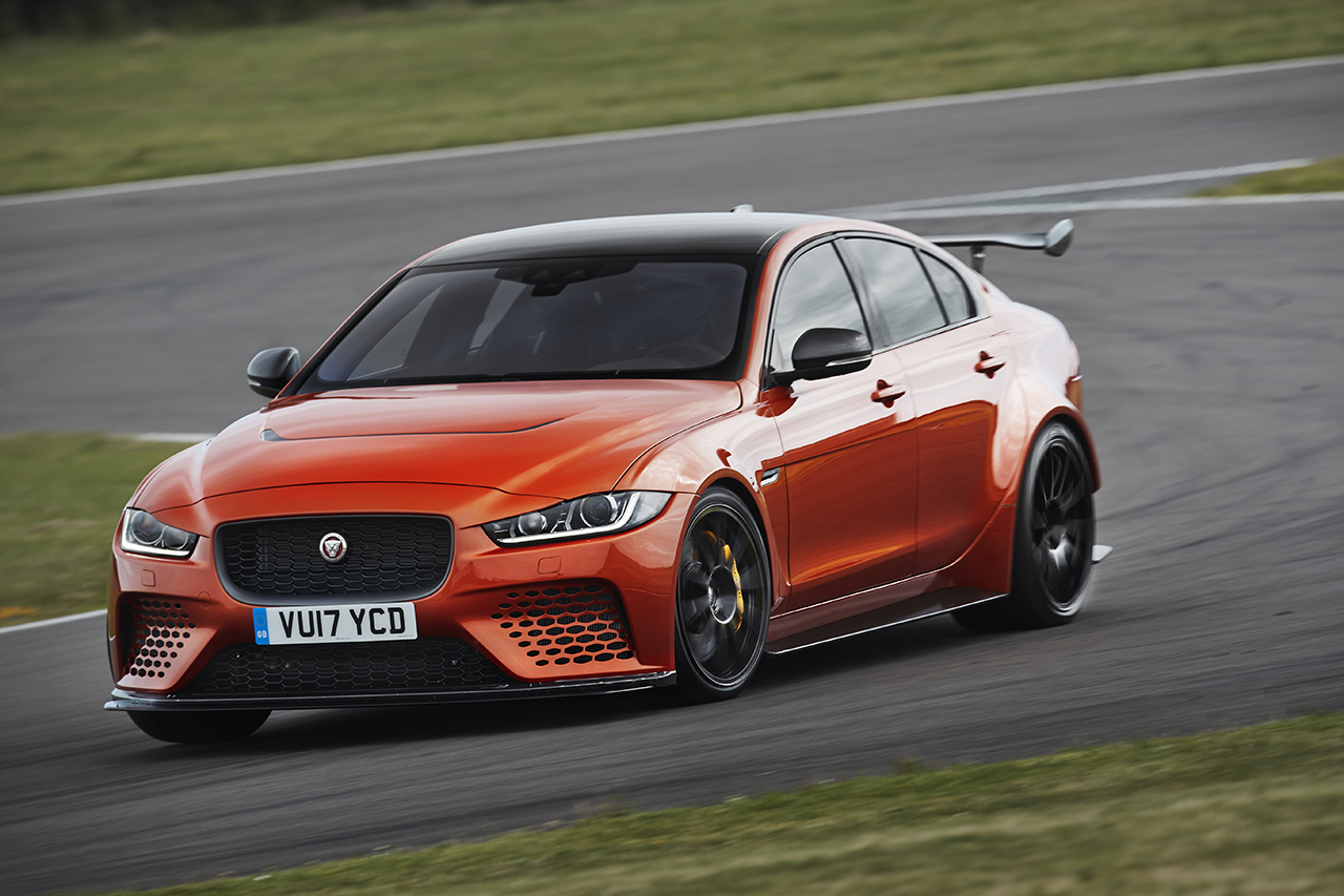 JAGUAR, XE SV ile hızlı sedanların dengesini bozacak