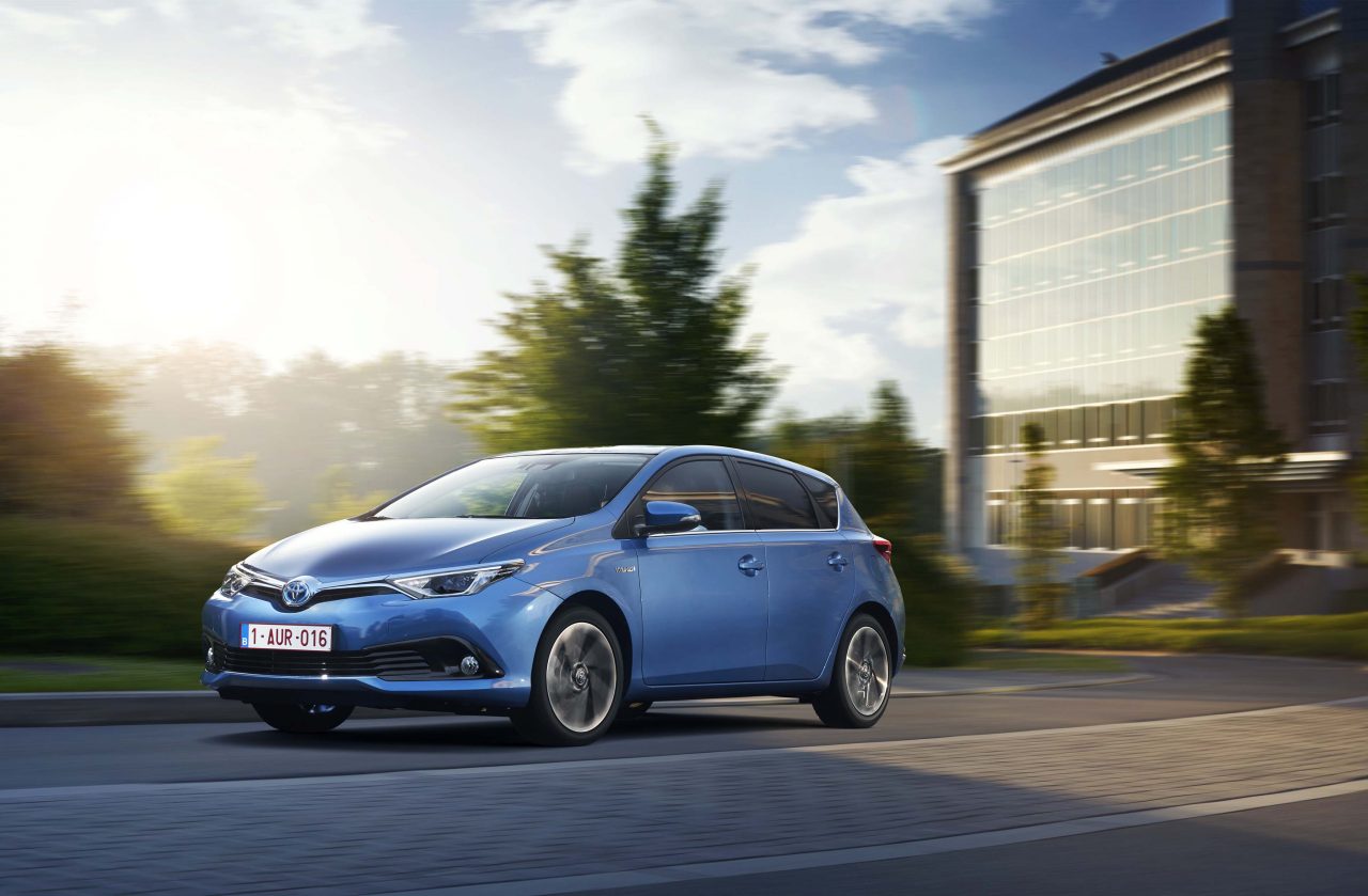 Toyota Auris Hybrid Türkiye'de satışa sunuldu. İşte fiyatlar...