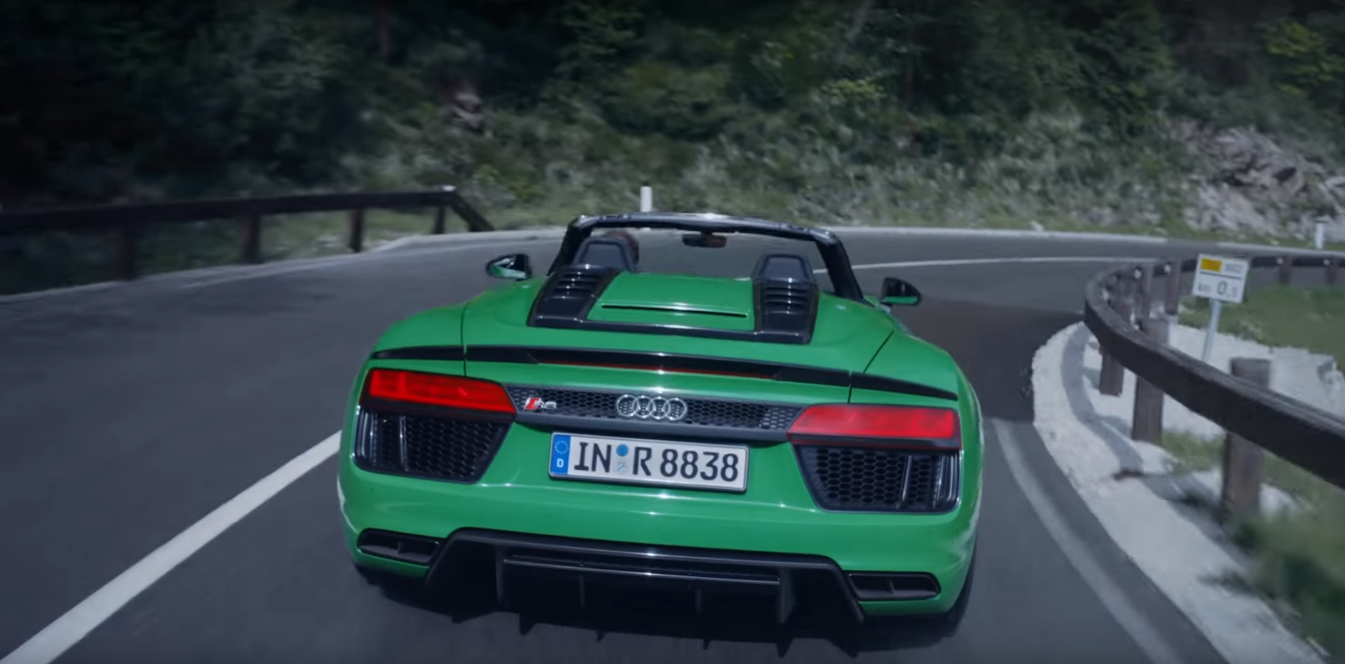 Yeni Audi R8 Spyder V10 Plus'ın etkileyici reklam filmi