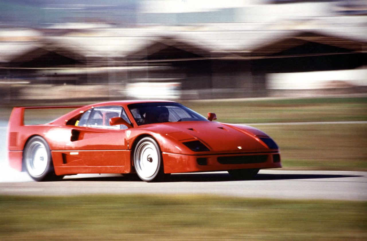 Ferrari'nin efsane modeli F40, 30 yaşında!