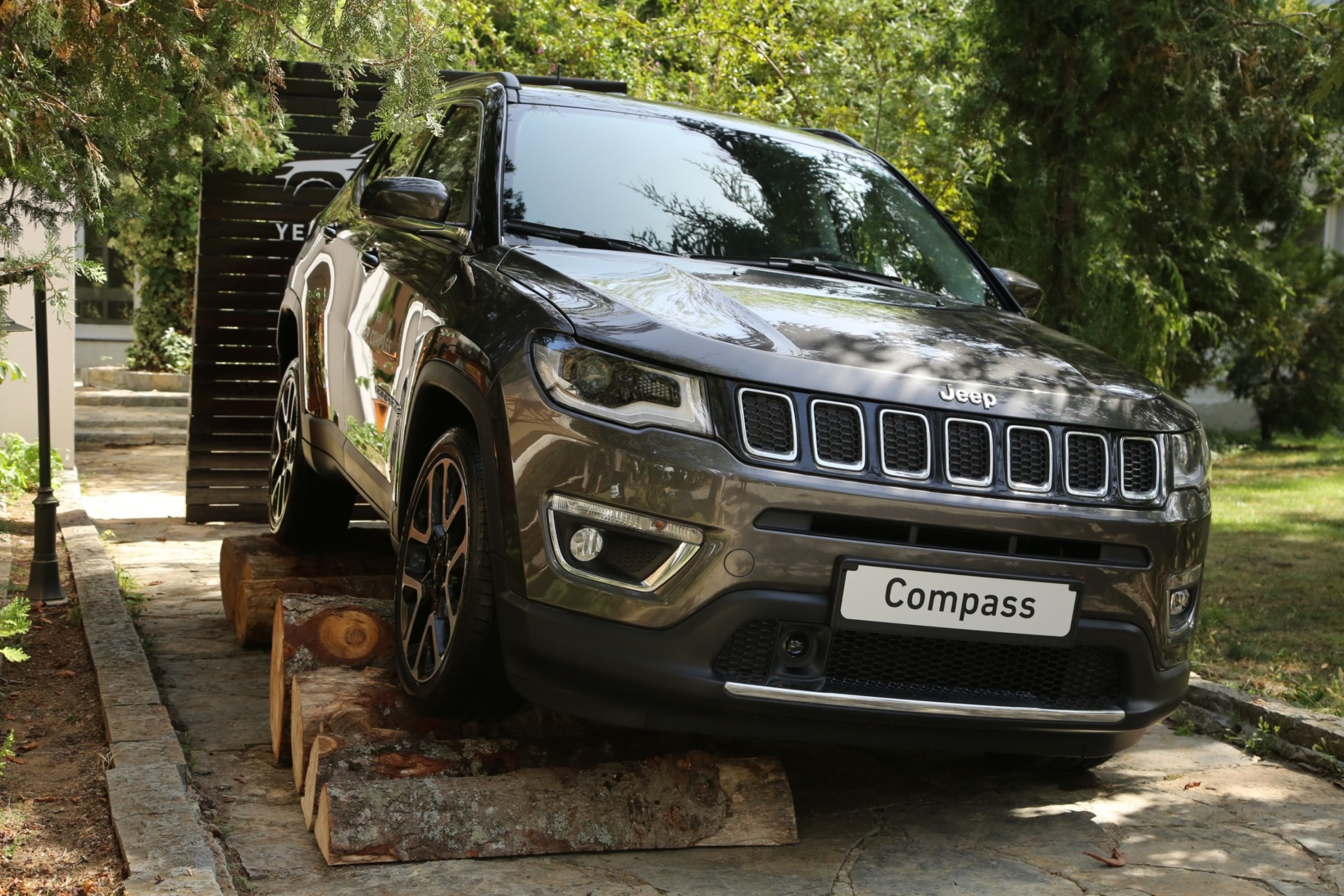 Jeep Compass yenilendi ve Türkiye'de satışa sunuldu