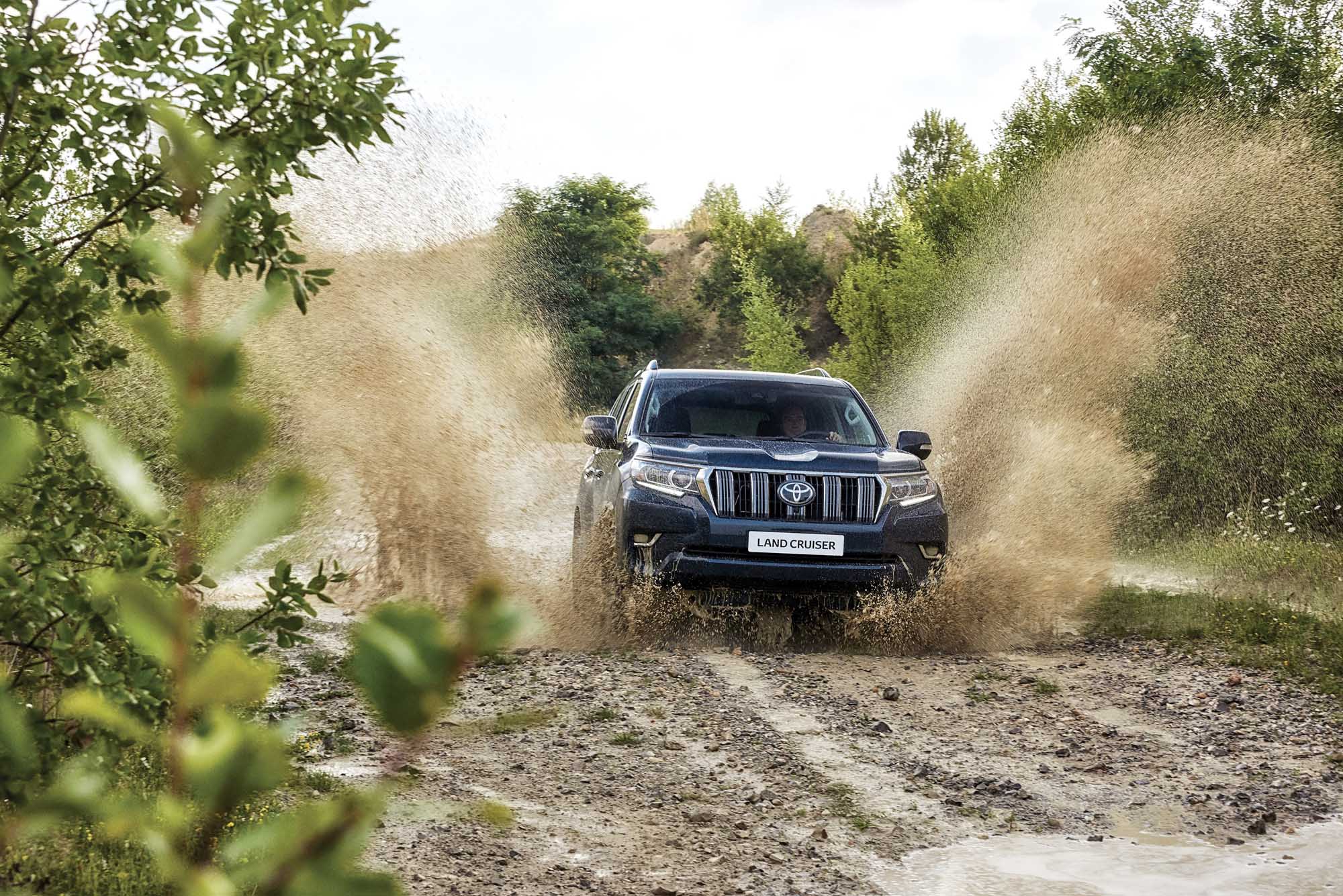 Toyota'nın arazi canavarı yeni Land Cruiser tanıtıldı