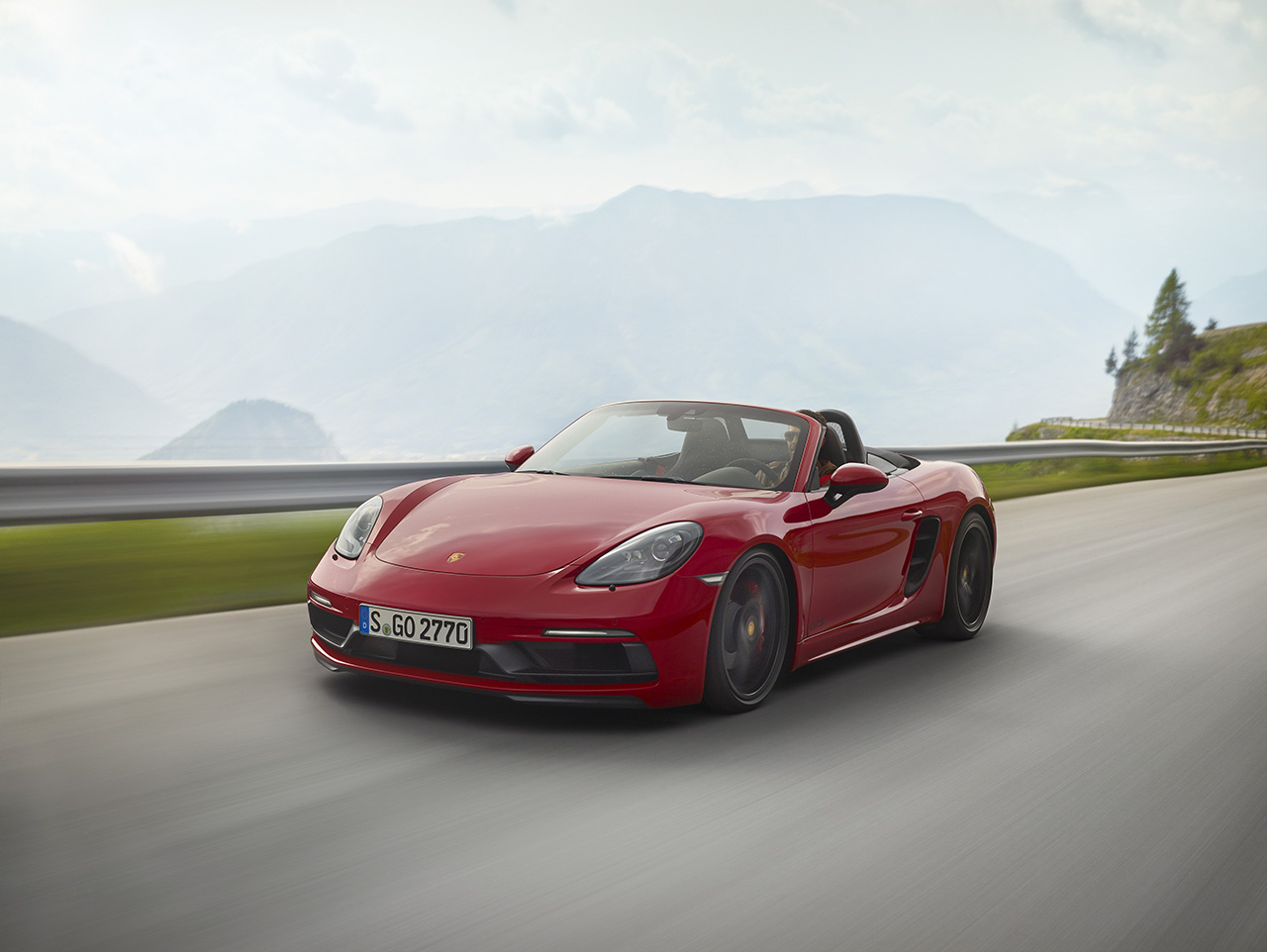 Porsche, 718 ailesindeki Boxster ve Cayman modellerini GTS paketi ile genişletti