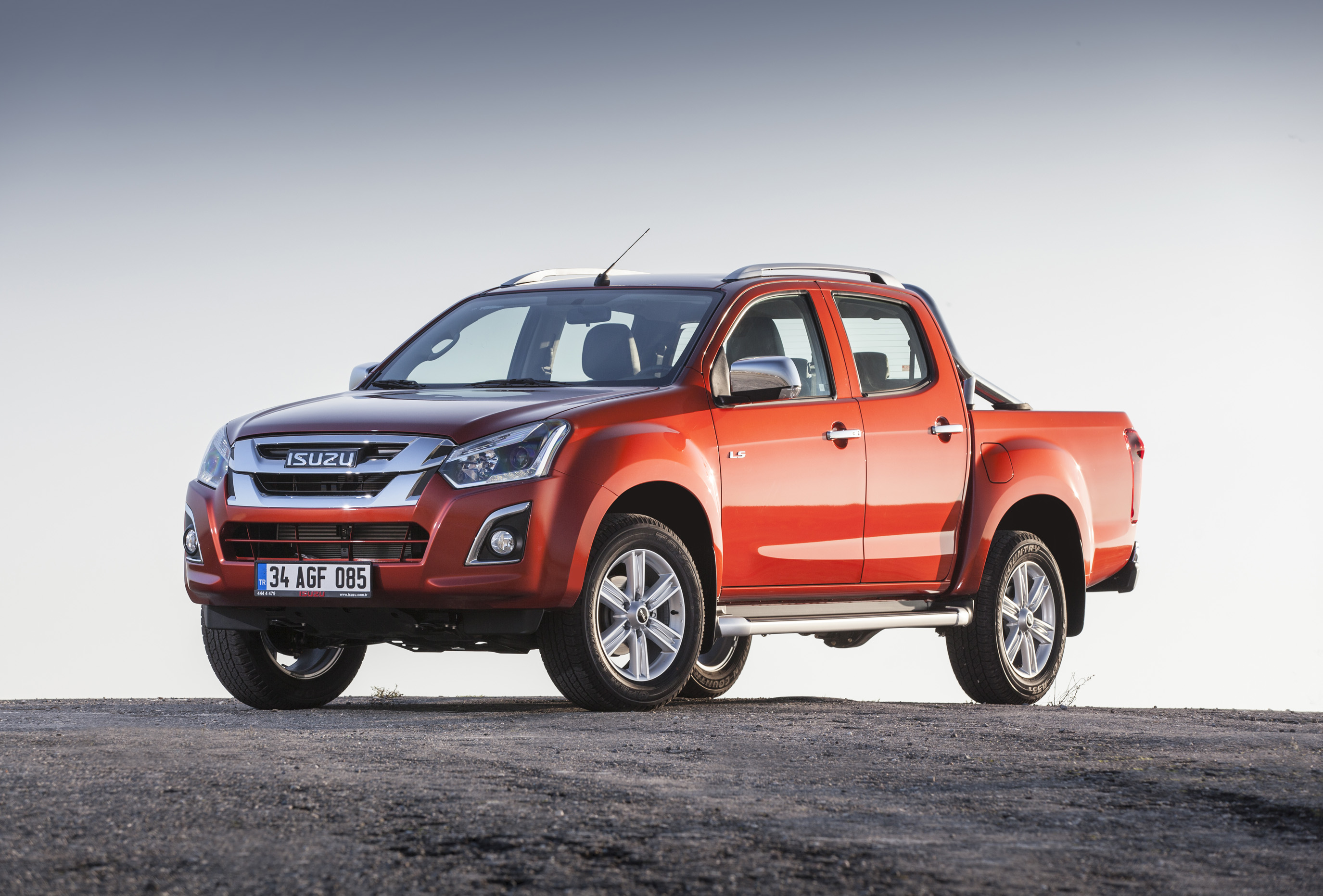 Yeni Isuzu D-MAX, 1.9 lt'lik motoruyla satışa sunuldu