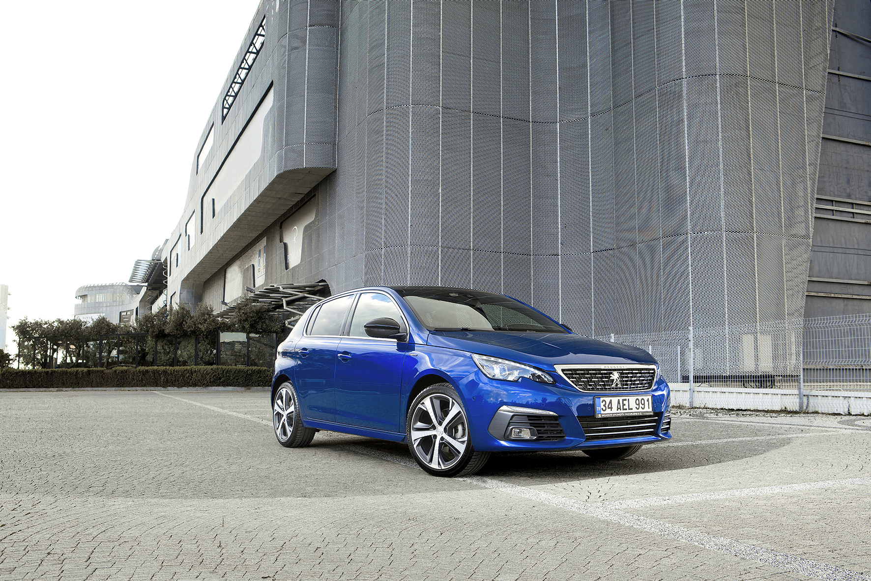Yeni Peugeot 308 teknolojik özellikleriyle satışa sunuldu