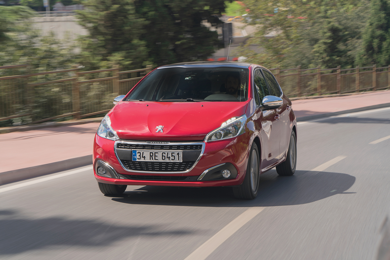 TEST: Peugeot 208 1.2 Puretech EAT6