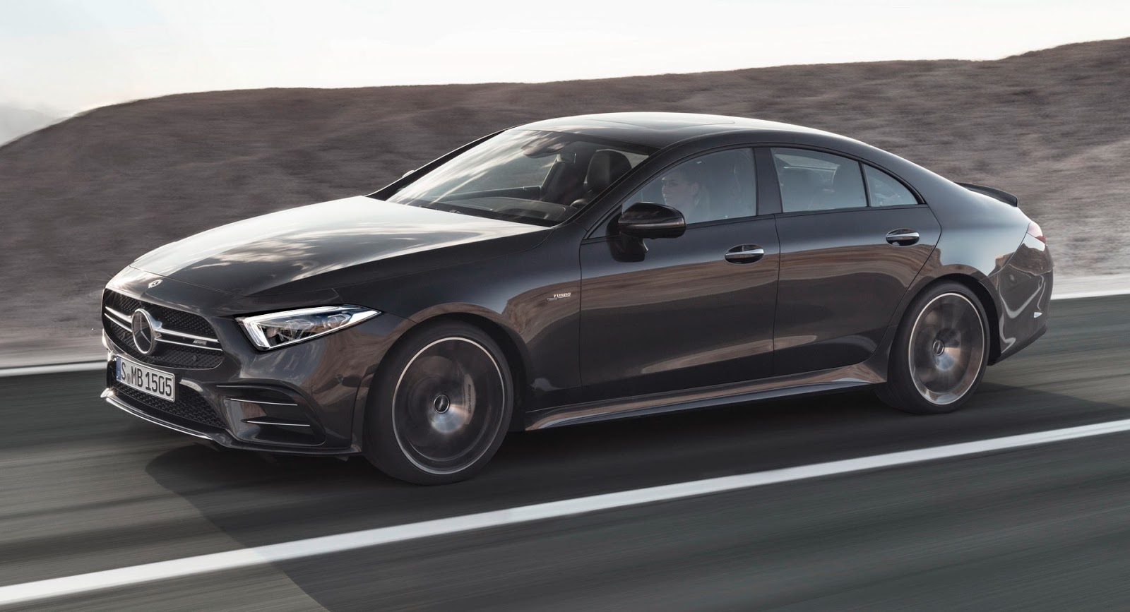 Mercedes-AMG CLS53 4MATIC+ ilk elektrikli AMG modeli olarak geliyor