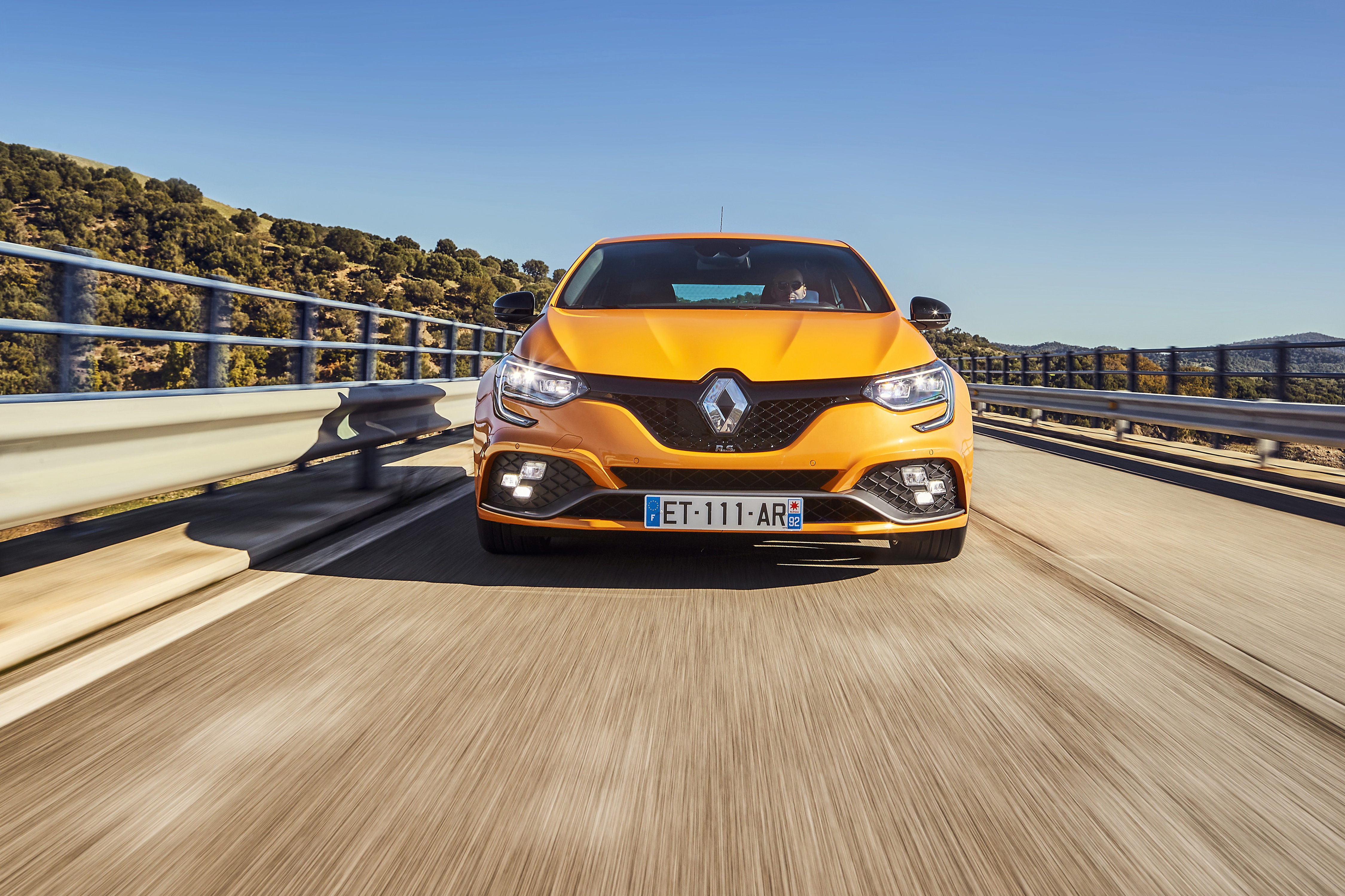 Renault Megane R.S. her zamankinden daha iddialı olarak geri döndü