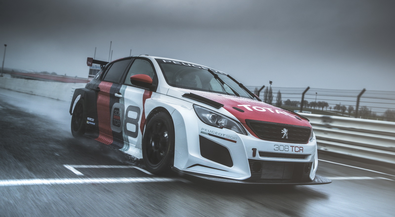 Peugeot Sport yeni yarışçısı 308 TCR'yi tanıttı