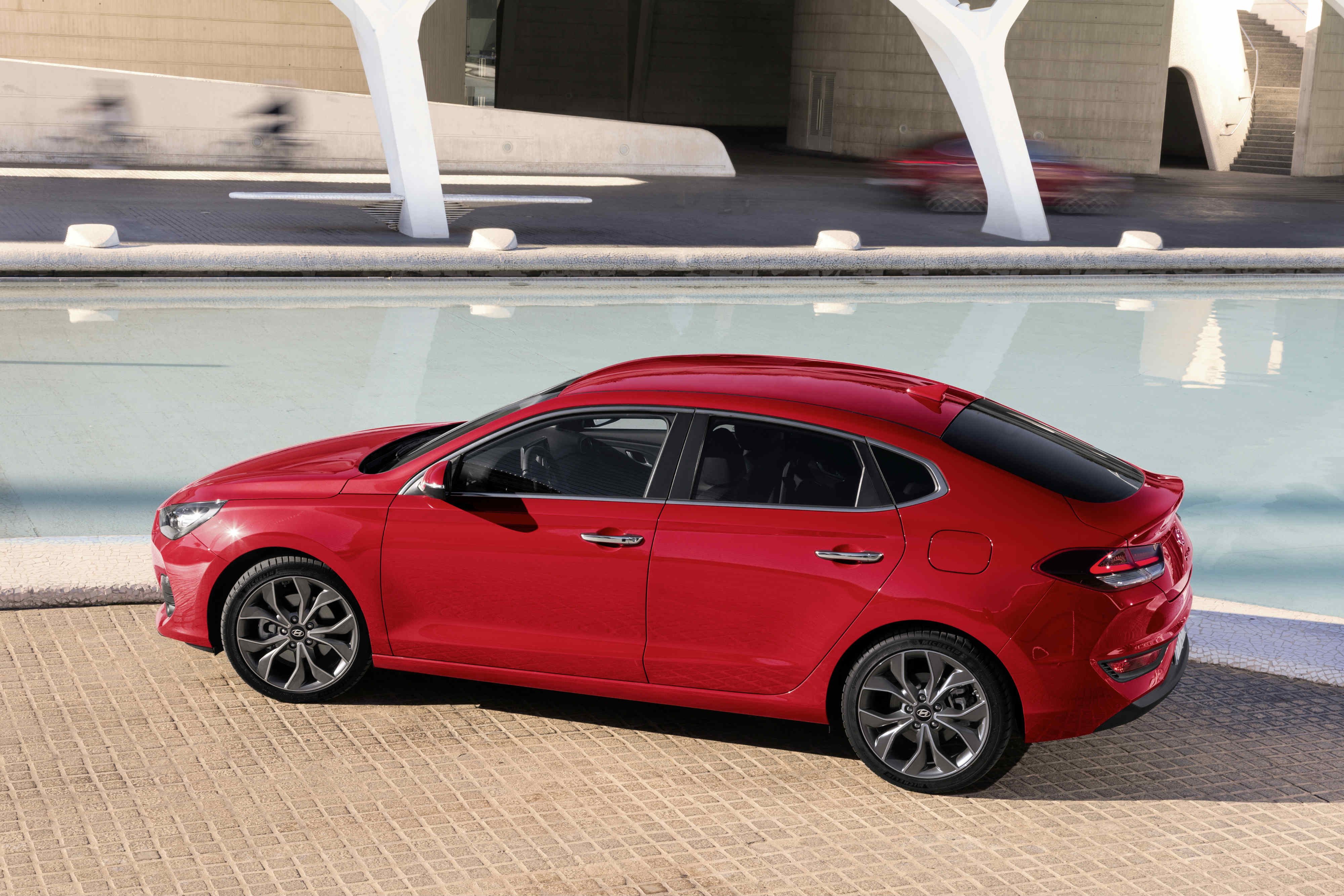 Hyundai i30 Fastback satışa sunuldu