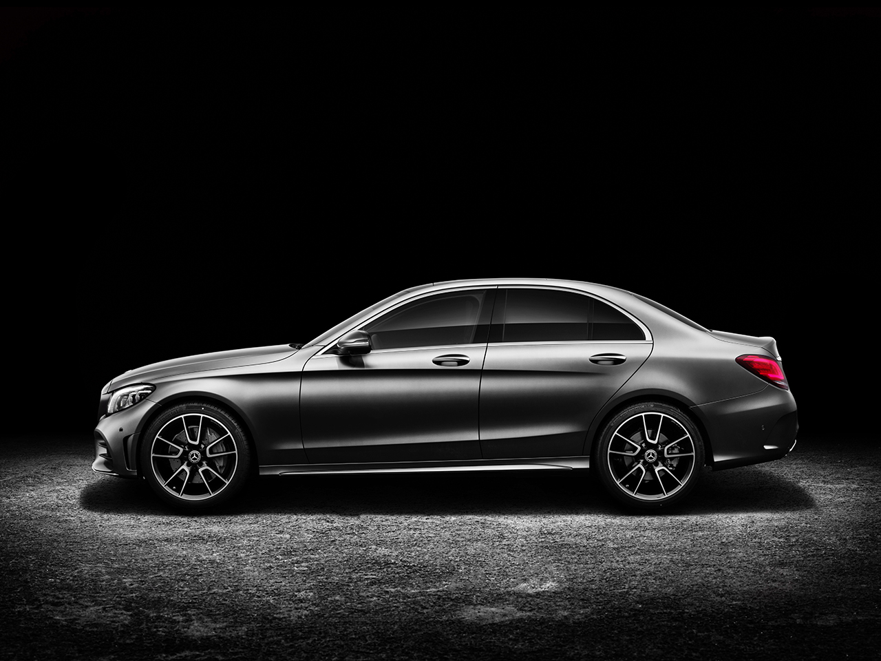 Mercedes-Benz C-Serisi'ne 2018 makyajı