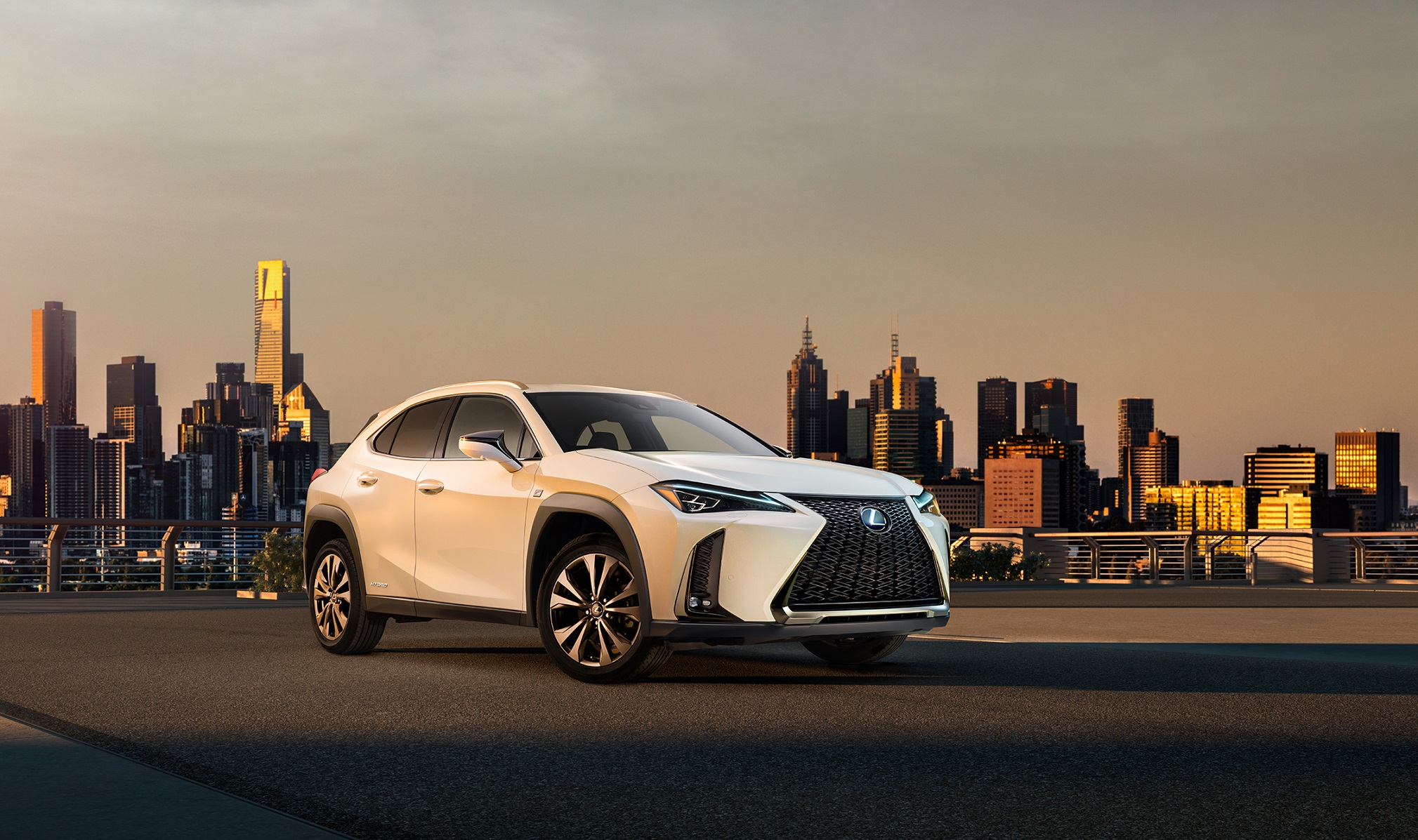 Lexus'un yeni modeli UX'in ilk fotoğrafı yayınlandı