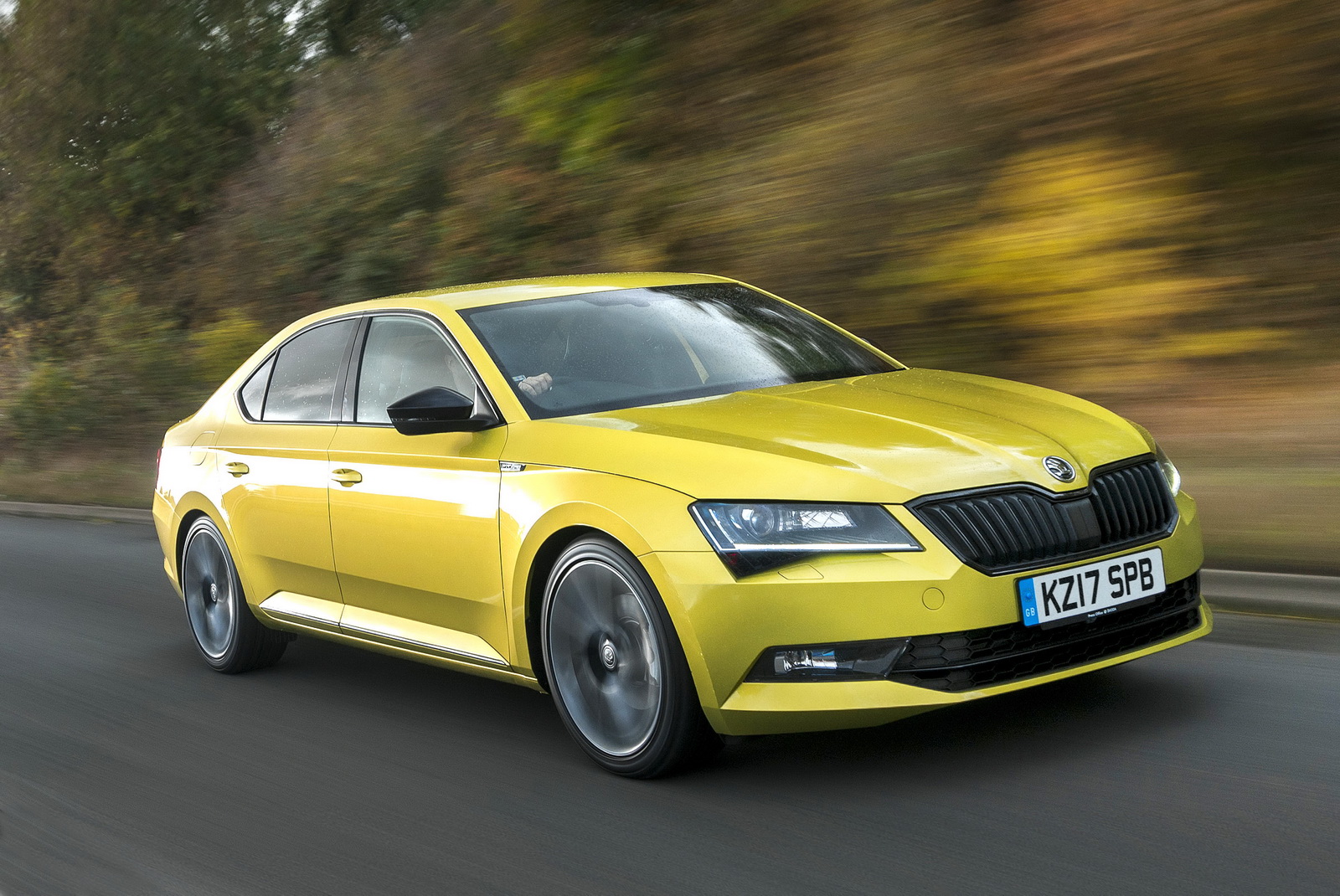 Skoda Superb elektrikleniyor