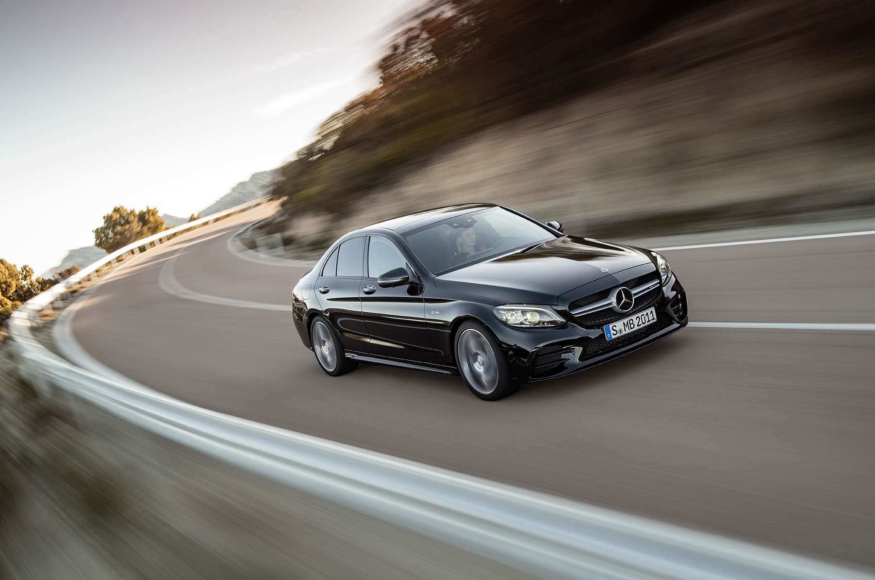 Mercedes-AMG C43 de yenilendi ve artık 390 beygir gücünde