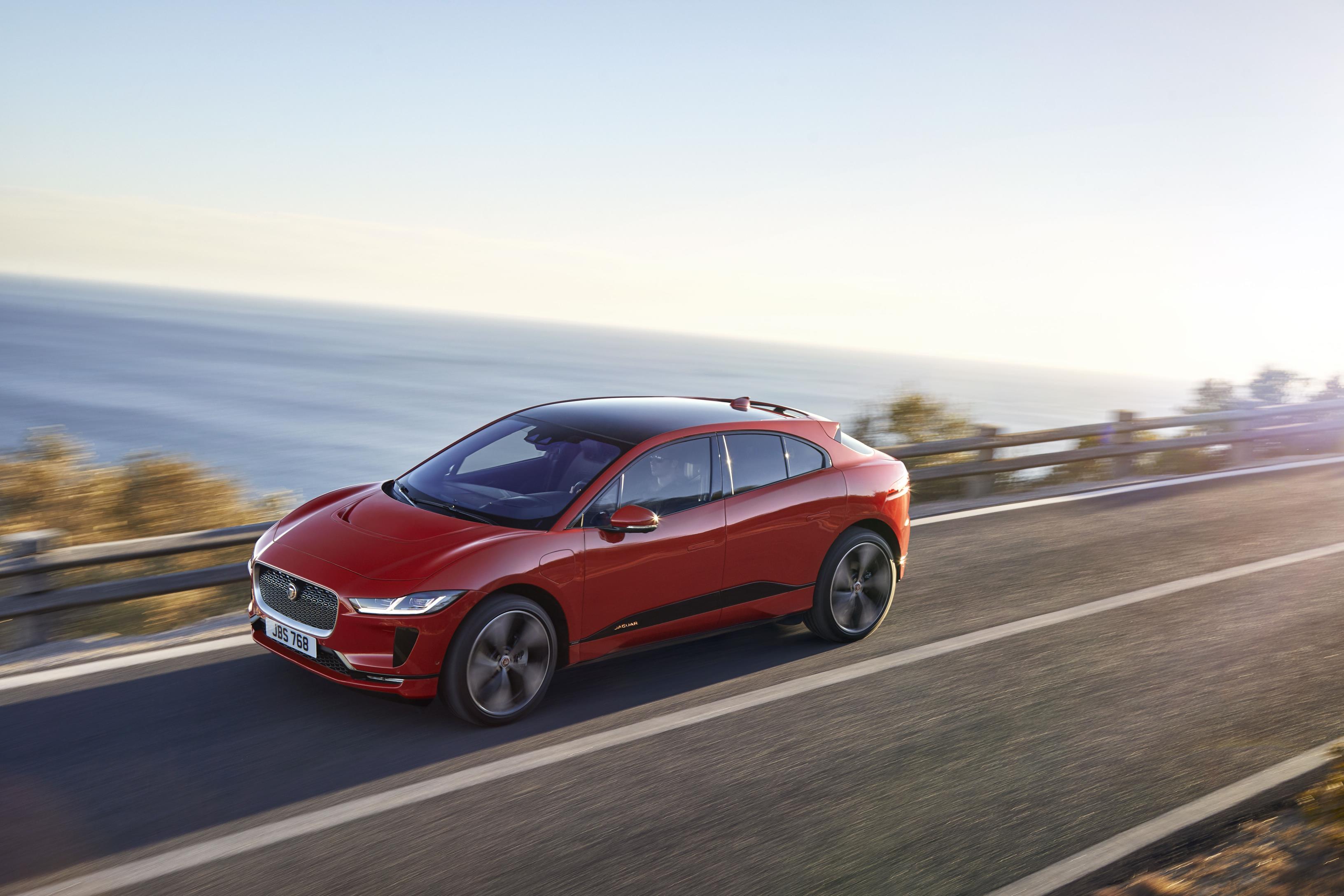 Jaguar I-PACE: Yepyeni elektrikliye merhaba deyin!