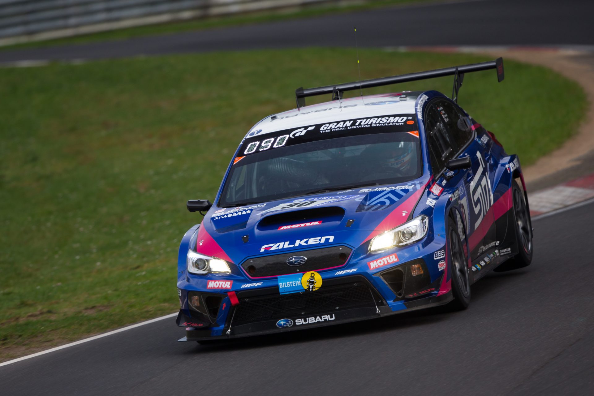 Subaru WRX STI, Falken lastikleri ile birinci oldu