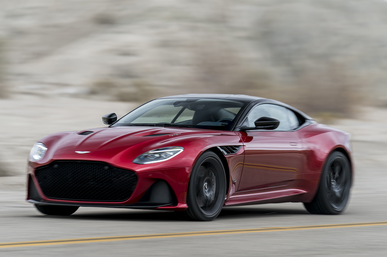 Aston Martin DBS Superleggera sahneye çıktı