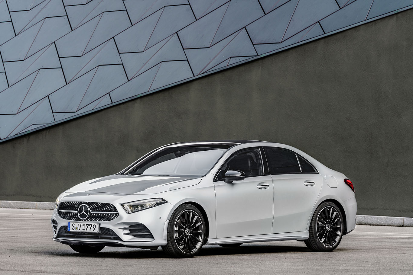 Yeni Mercedes A-Serisi Sedan resmi olarak tanıtıldı