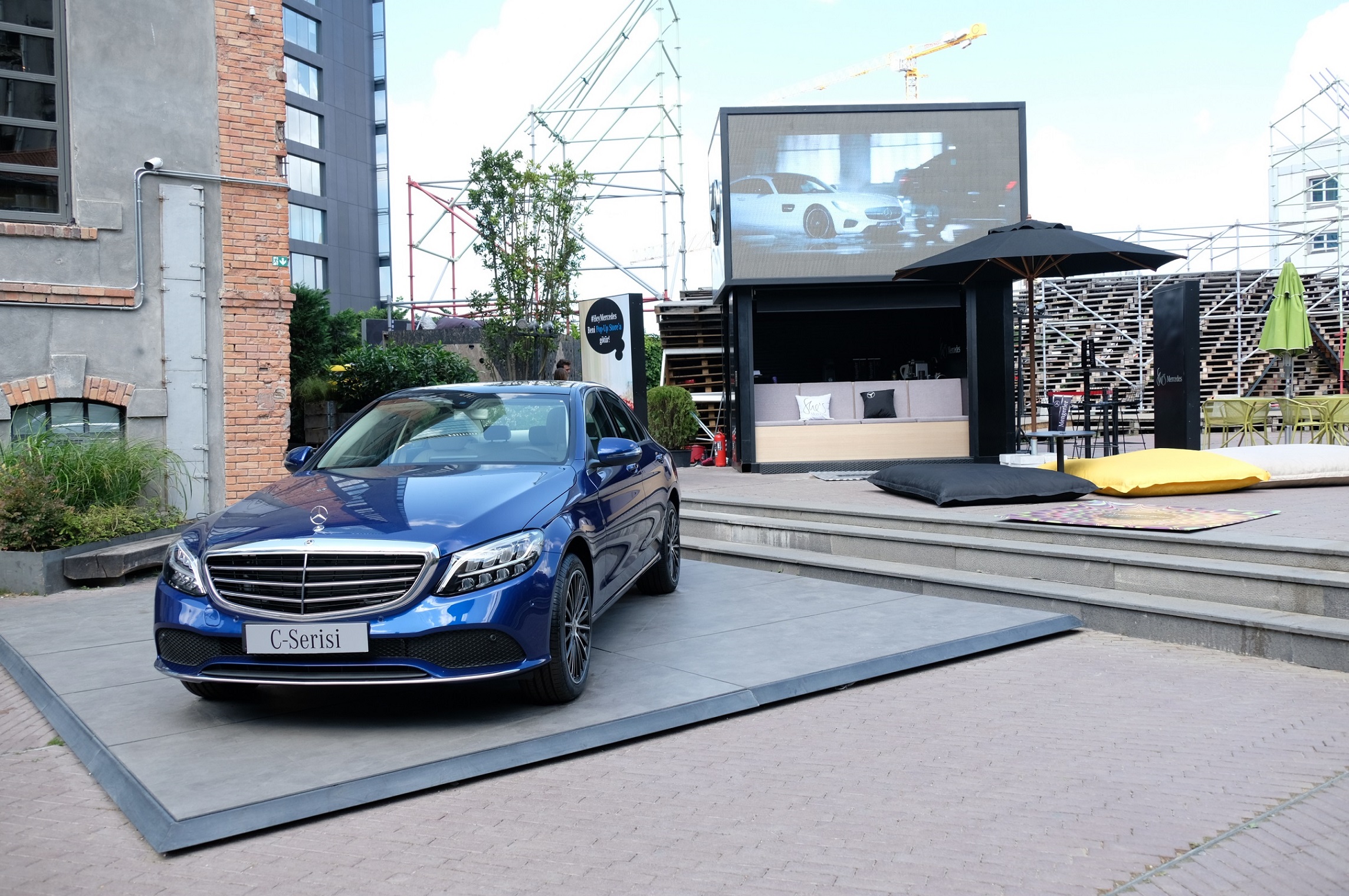 Mercedes-Benz Pop-Up Store, “She’s Mercedes” konseptiyle İstanbul’da