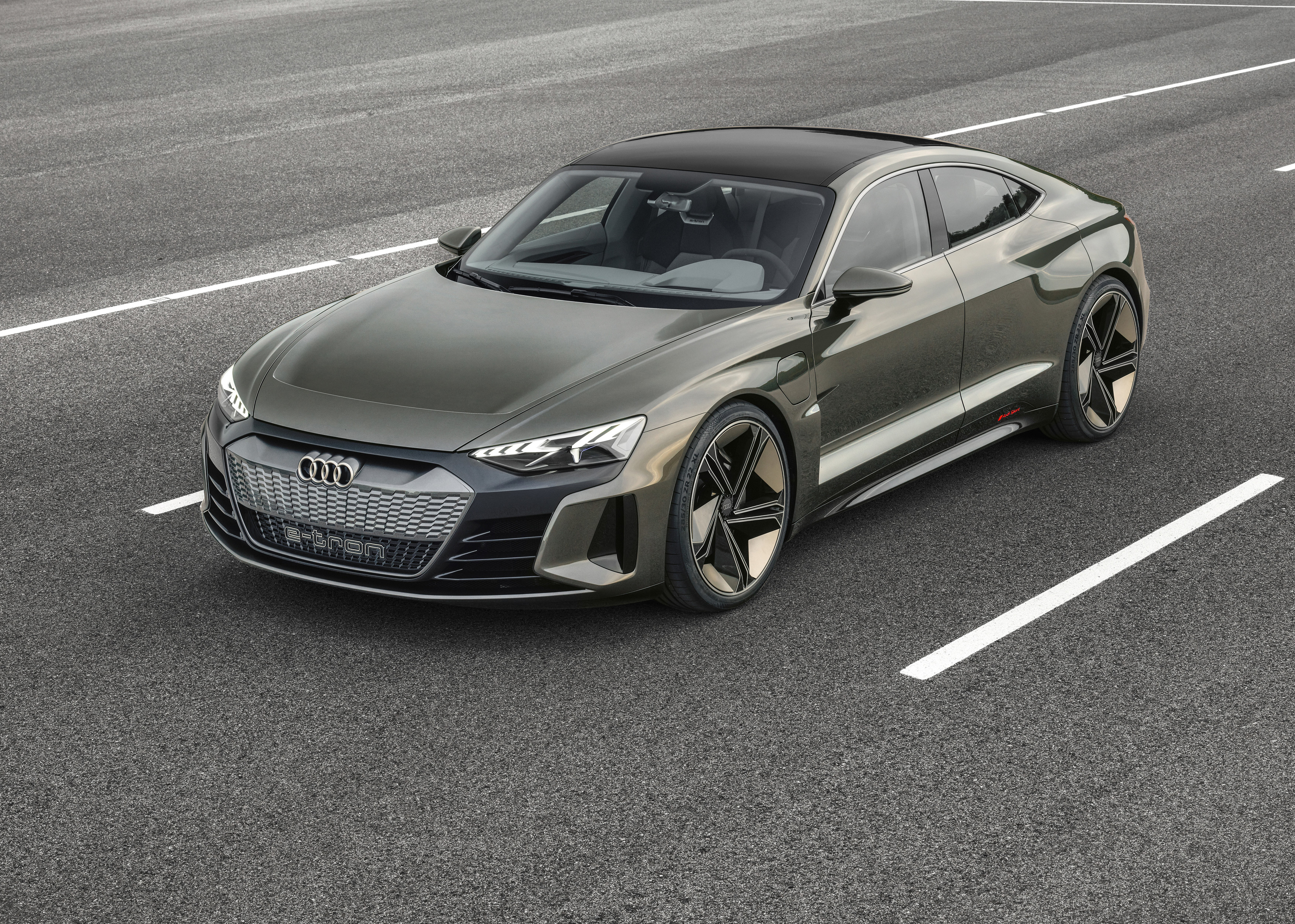 Audi, e-tron GT concept'i tanıttı