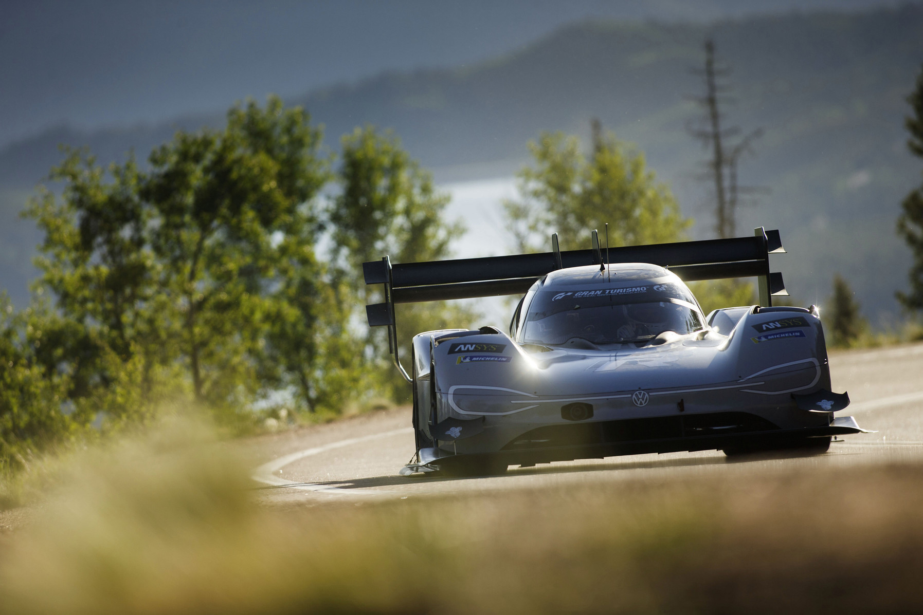 Volkswagen ID. R ile elektrikli otomobil rekoruna gözünü dikti