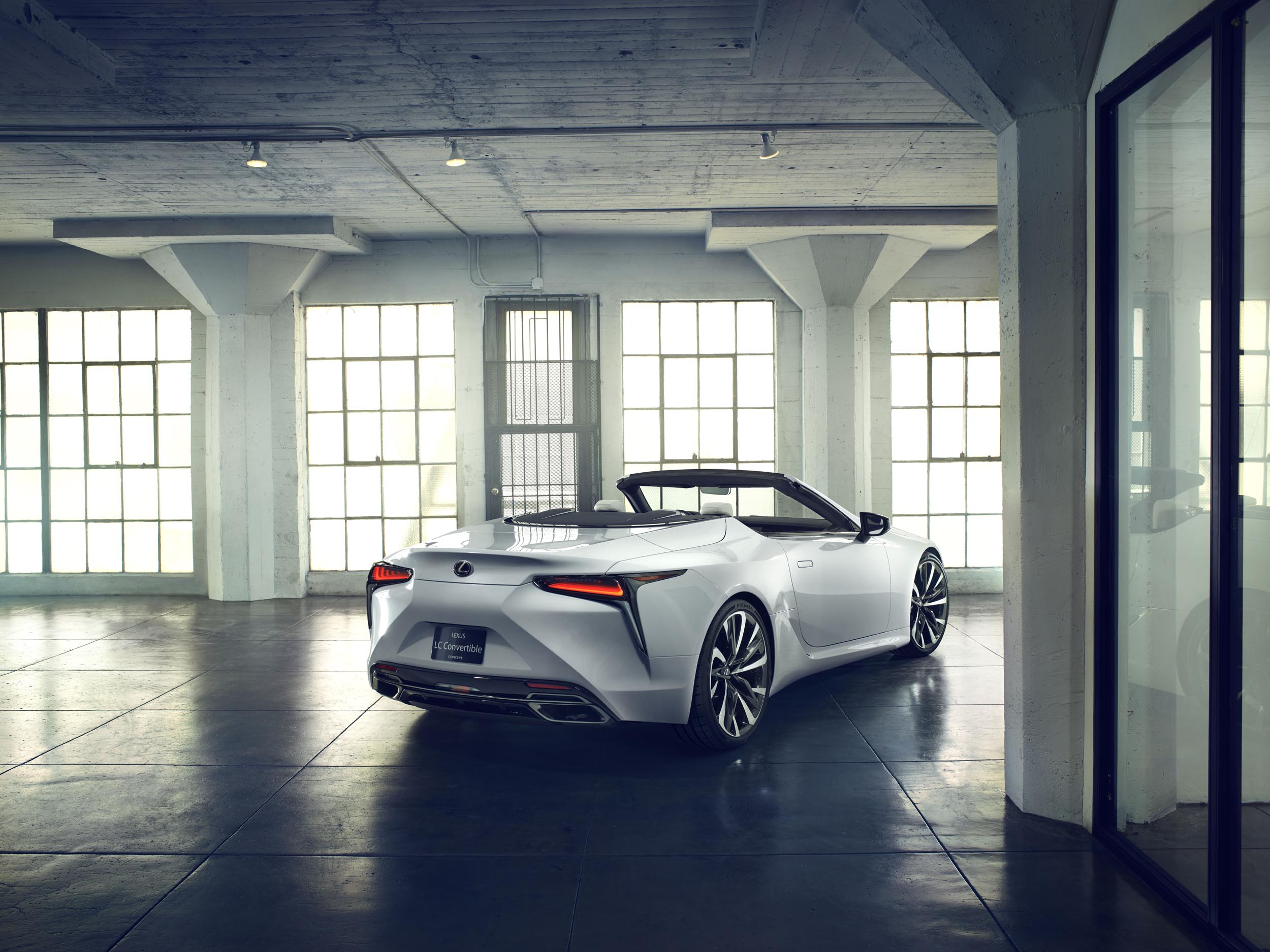 Lexus sıradışı cabrio modeli LC coupe'yi geçtiğimiz günlerde tanıttı