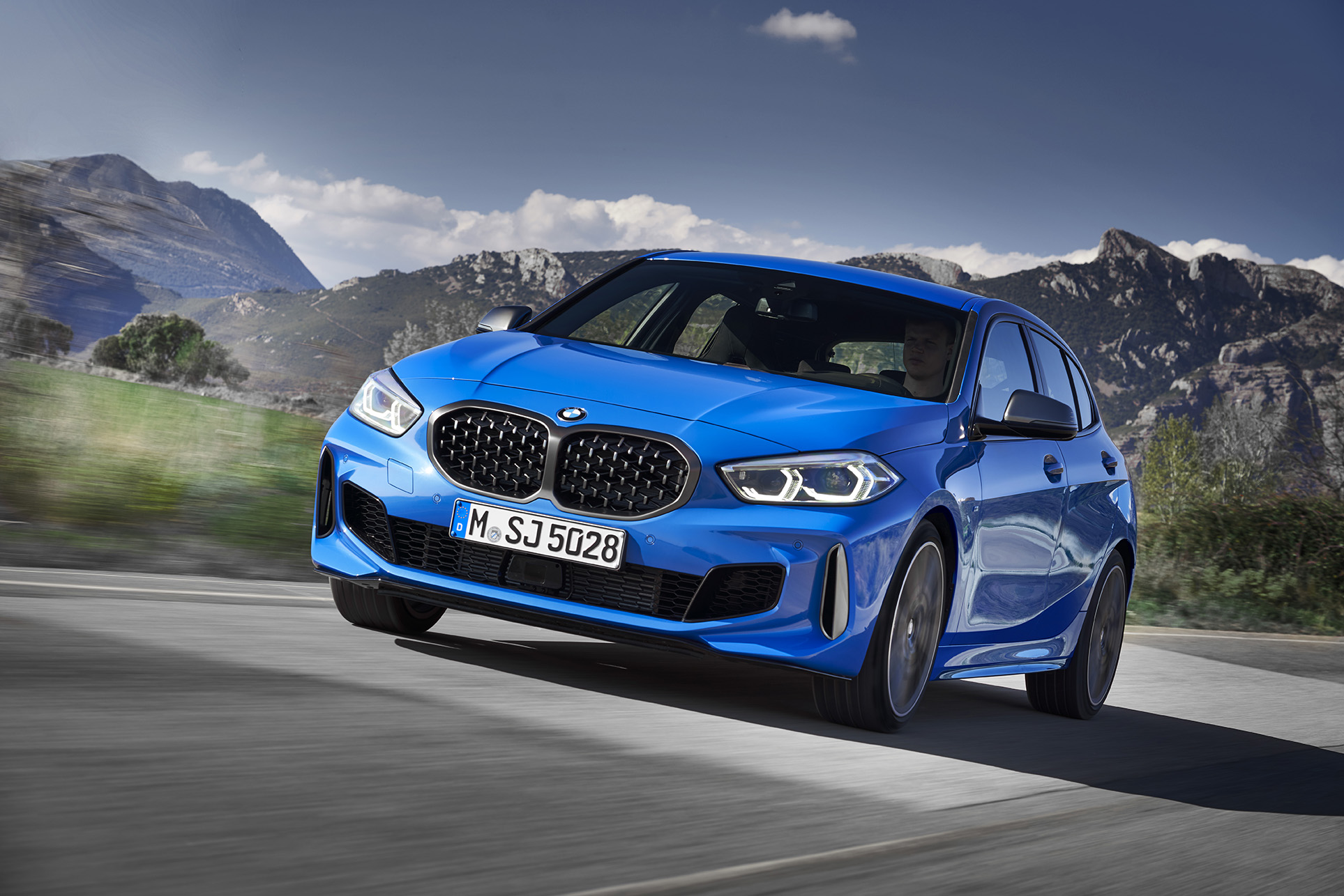 Yeni BMW 1 Serisi nihayet gün yüzüne çıktı