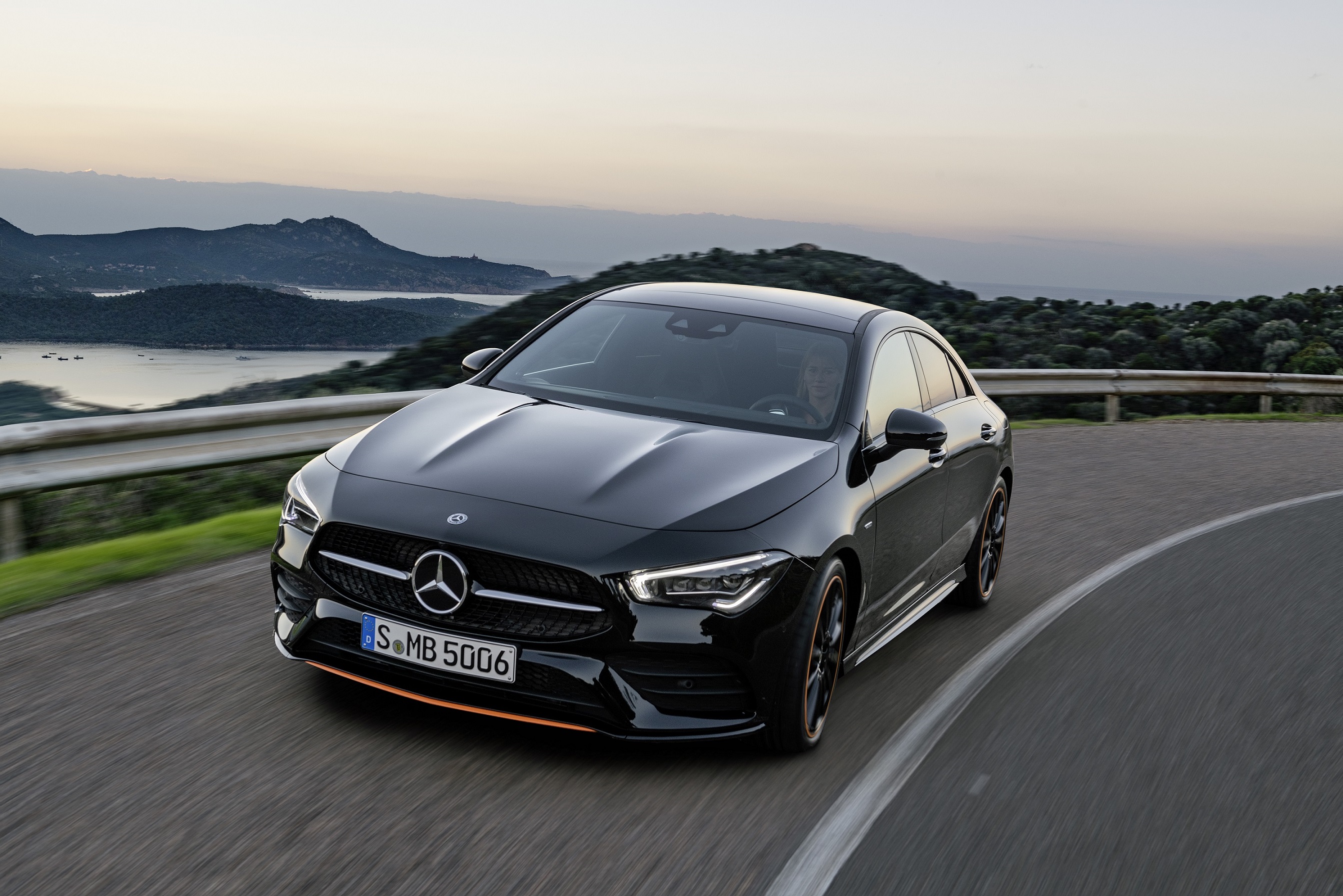 Yeni Mercedes CLA satışa sunuldu. İşte fiyatlar...