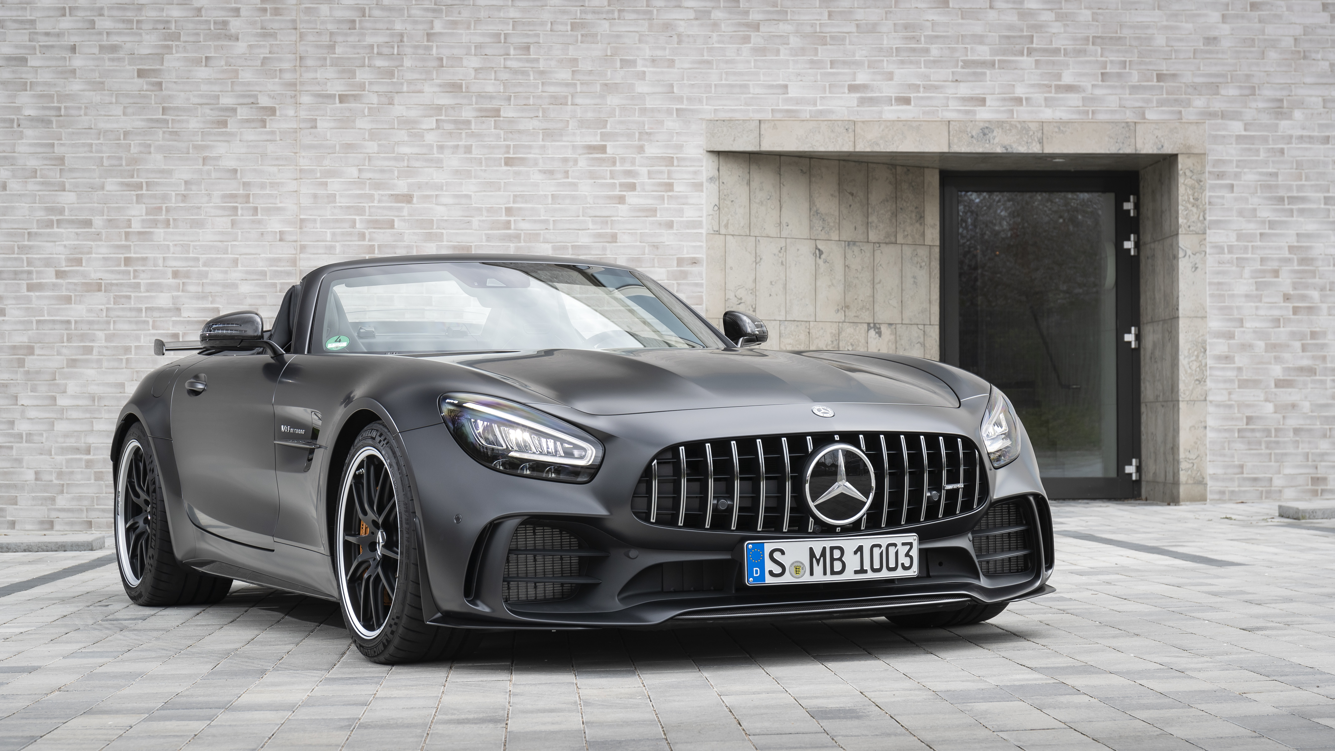 Mercedes-AMG GT R'da üstünü açtı