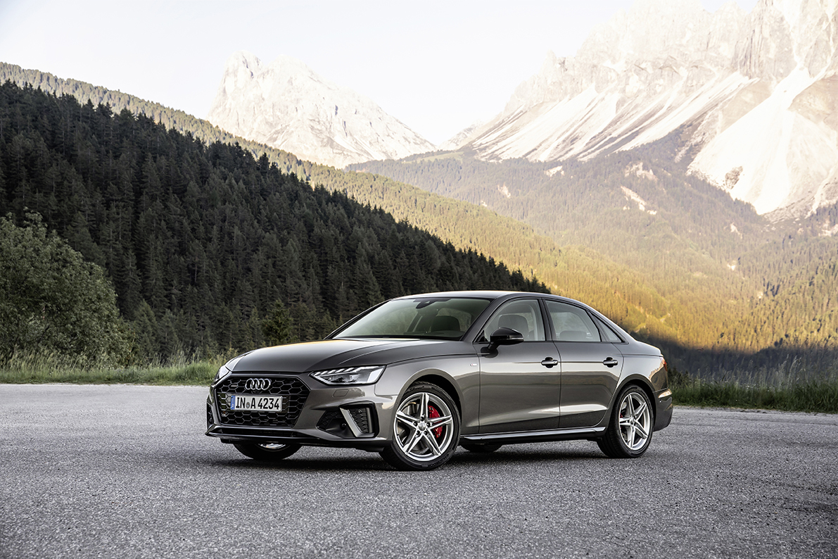 Yenilenen Audi A4 satışa sunuldu. İşte fiyatları!