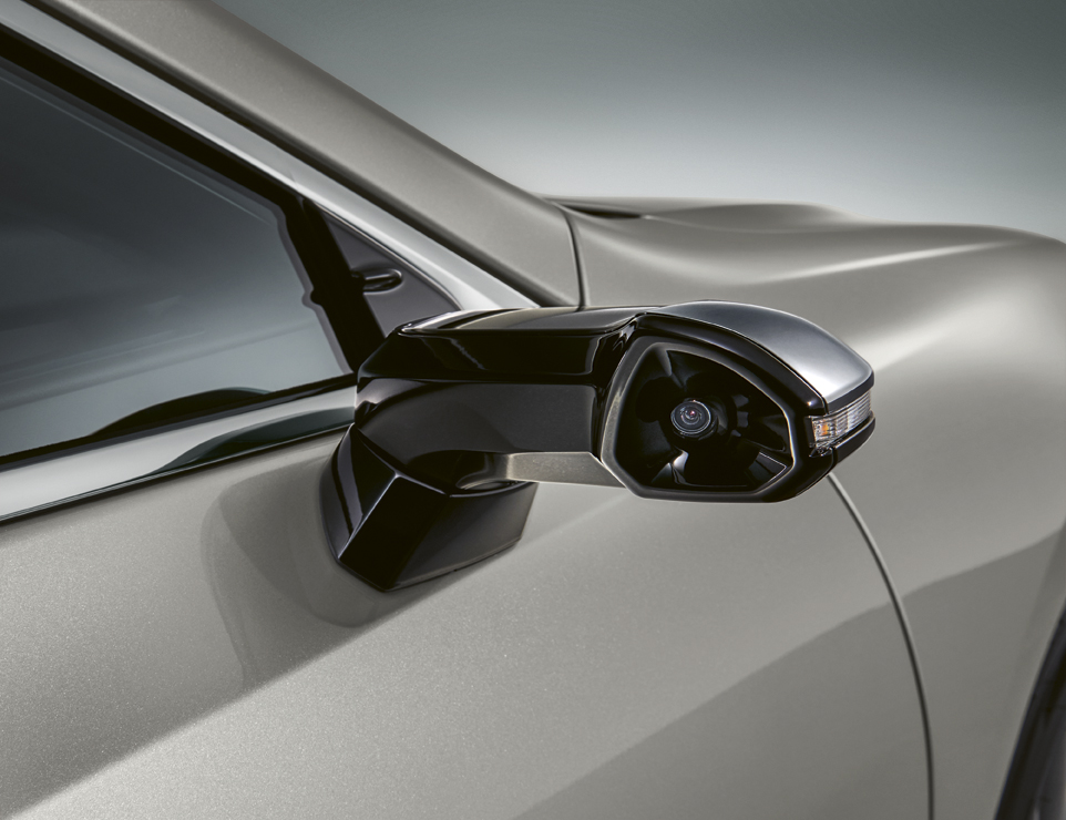 Lexus dijital ayna teknolojisini Avrupa pazarına sunuyor