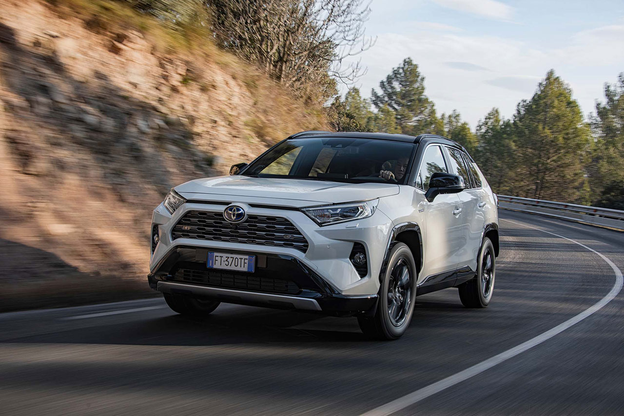 Yeni Toyota RAV4 Hybrid Passion X-Sport satışa sunuldu. İşte fiyatlar!