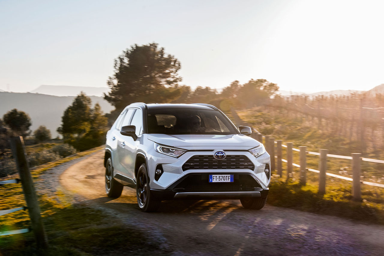 Yeni Toyota RAV4 Hybrid Passion X-Sport satışa sunuldu. İşte fiyatlar!