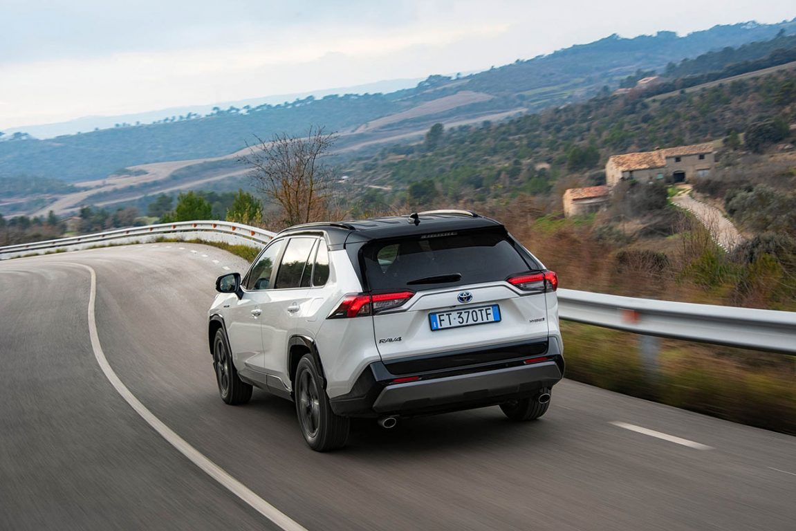 Toyota RAV4 modeli, çarpışma ve güvenlik testlerinden geçti