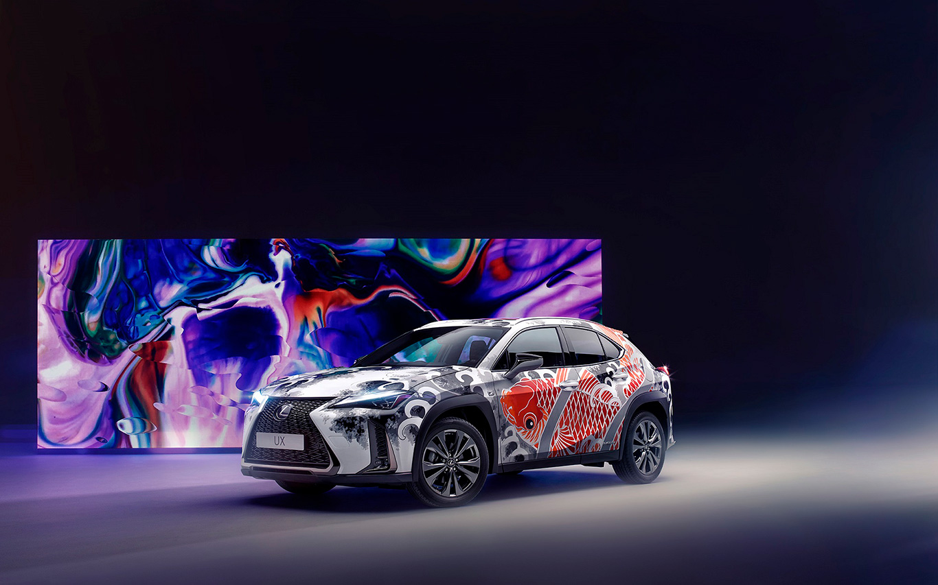 Lexus dünyanın ilk dövmeli aracını gösterdi