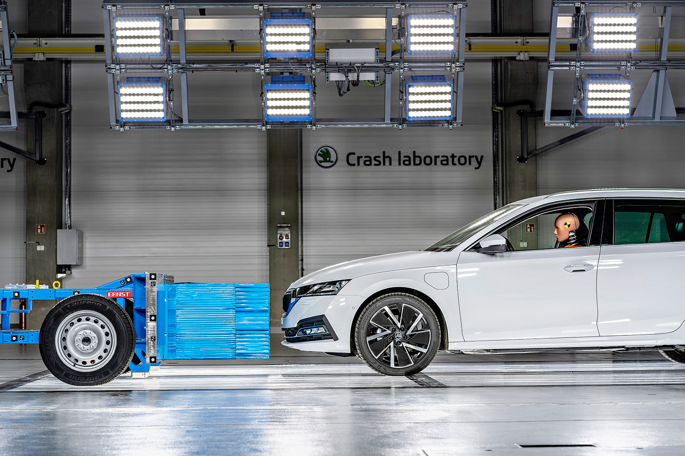 Skoda çarpışma testi laboratuvarını devreye aldı