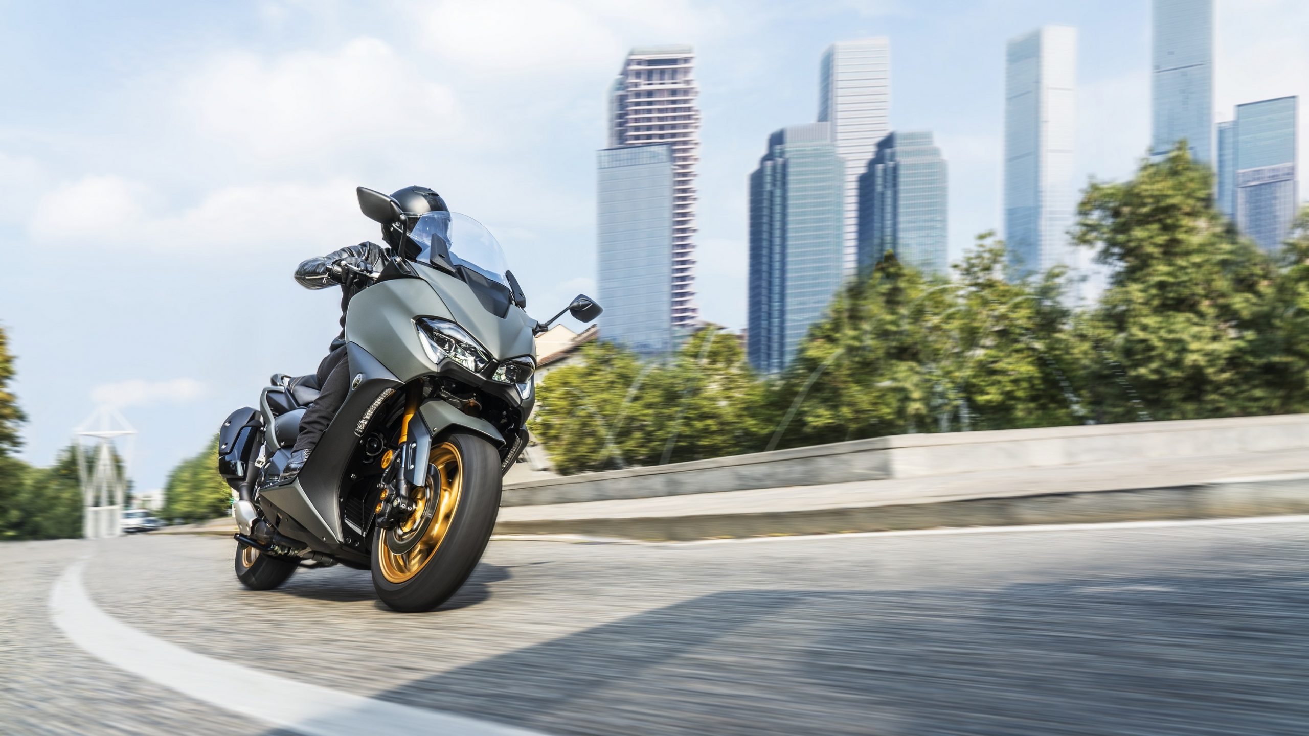 Sınıfındaki en sportif scooter: Yamaha TMAX Tech MAX