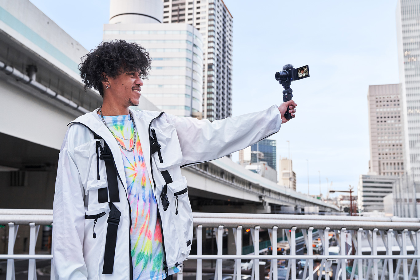 Sony'den hafif ve kompakt cep vlog kamerası ZV-1