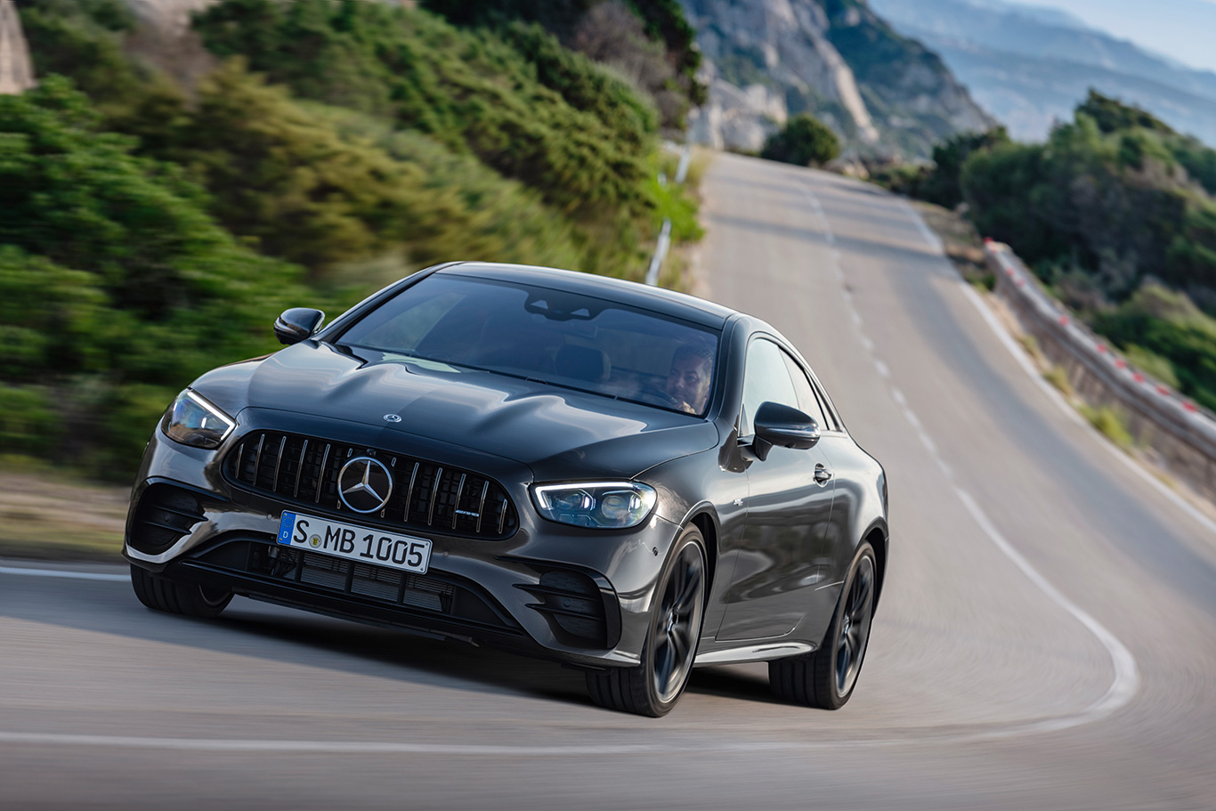 Mercedes, E-Serisi Coupe ve Cabrio 2021 yılı modellerini güncelledi