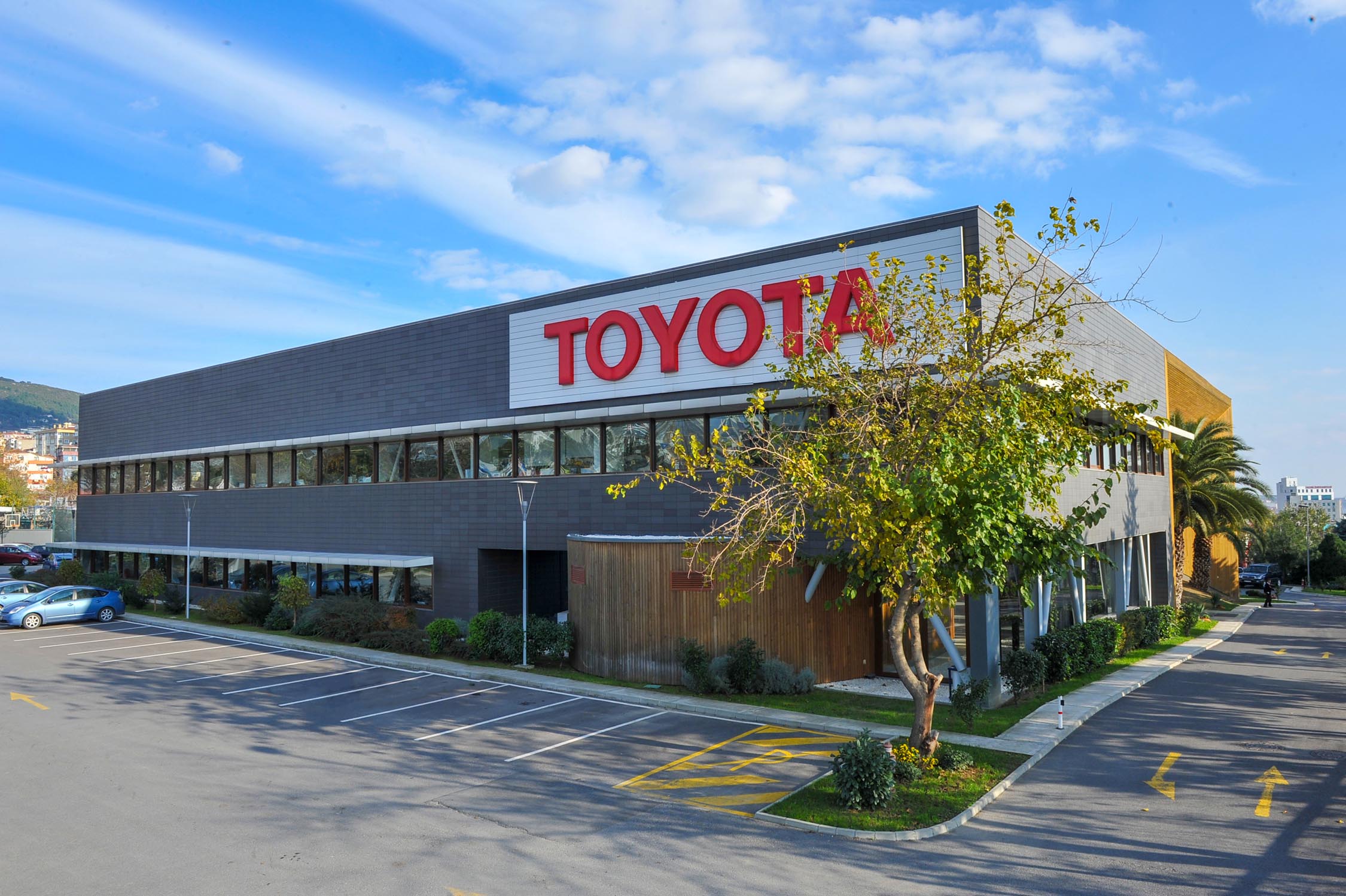 Toyota'dan Normalleşme Yönünde İlk Adım