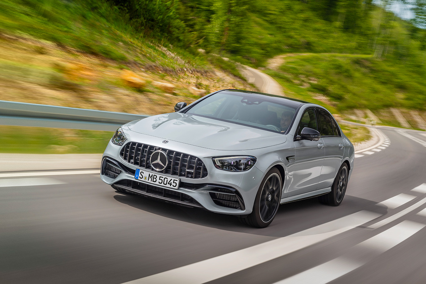 Yeni Mercedes-AMG E 63 4MATIC 2020 yenilikleriyle geliyor