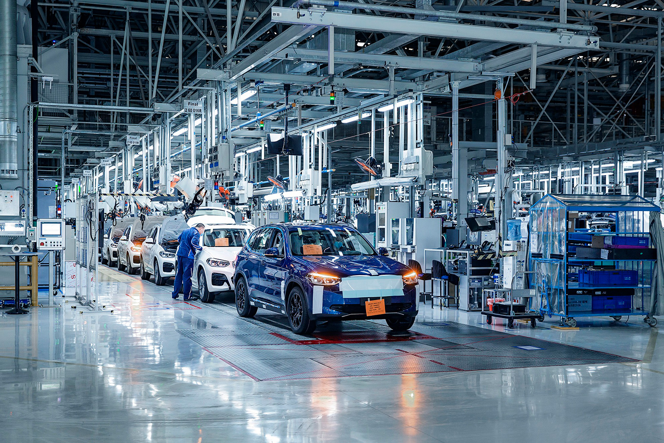 Yeni BMW iX3 yollarla buluşmaya hazırlanıyor