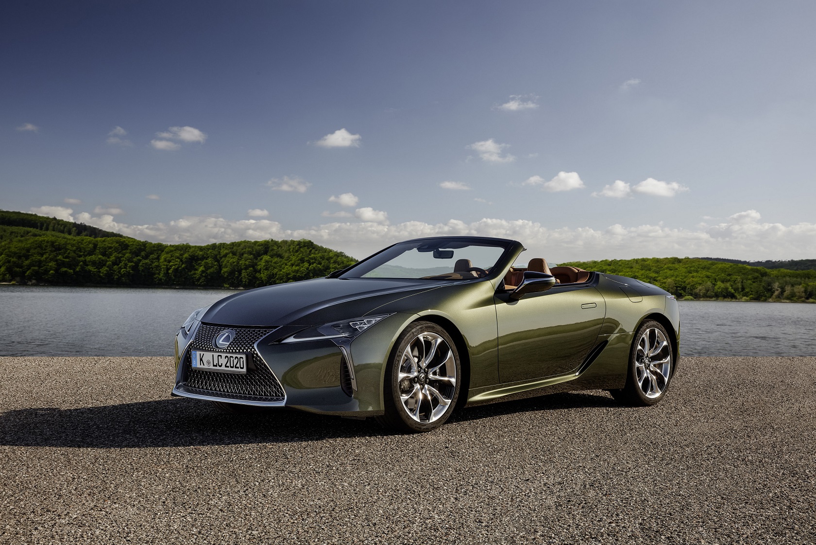 Lexus LC Convertible lüksü keyifle yaşatıyor
