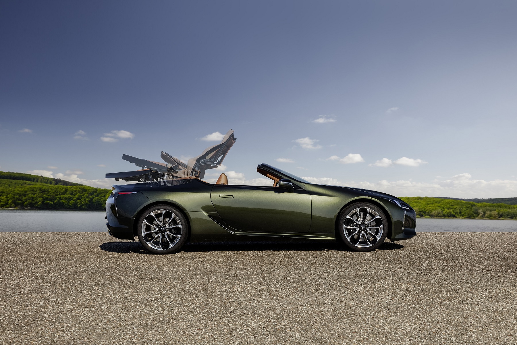 Lexus LC Convertible lüksü keyifle yaşatıyor
