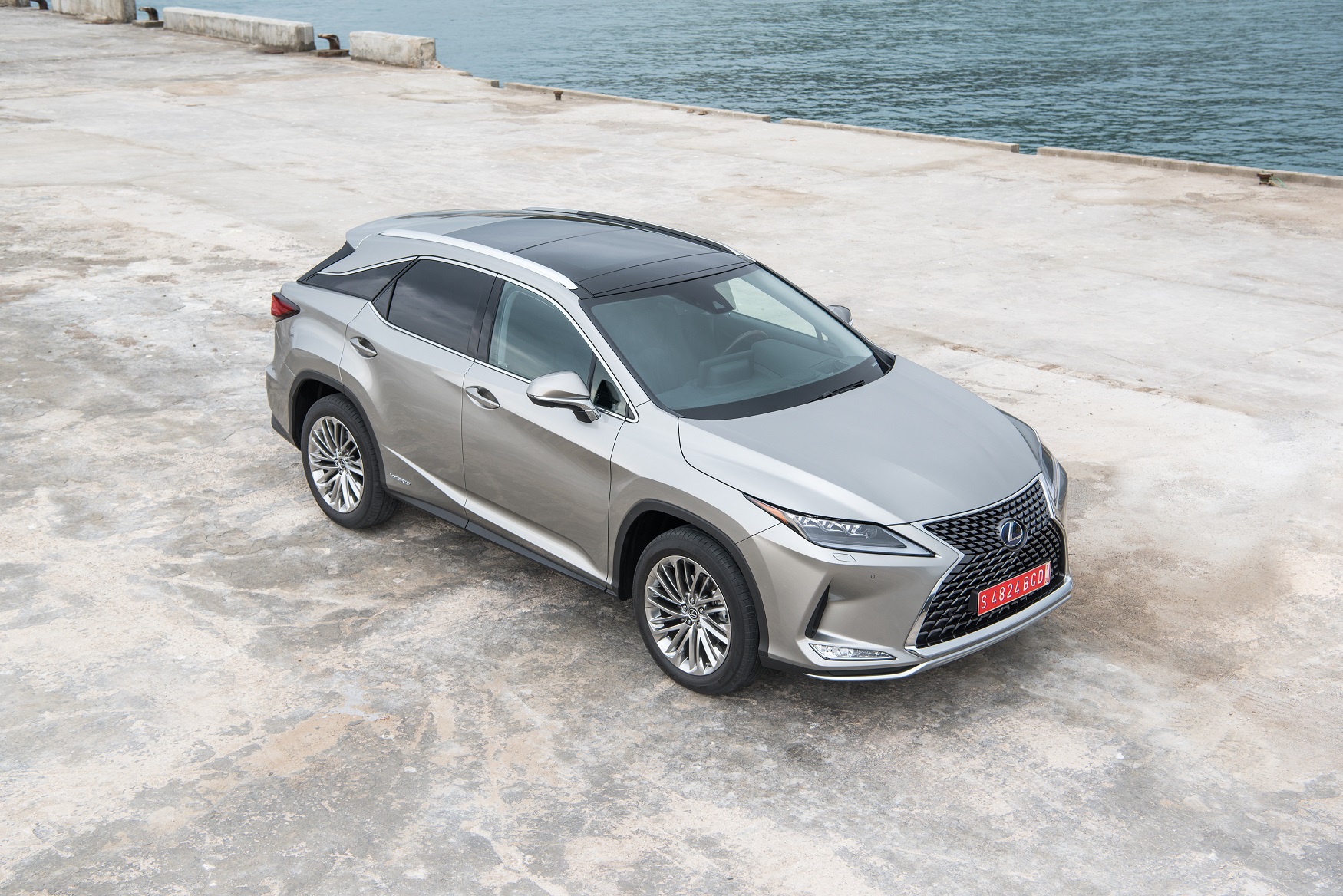 Lexus'un SUV modeli RX yenilendi